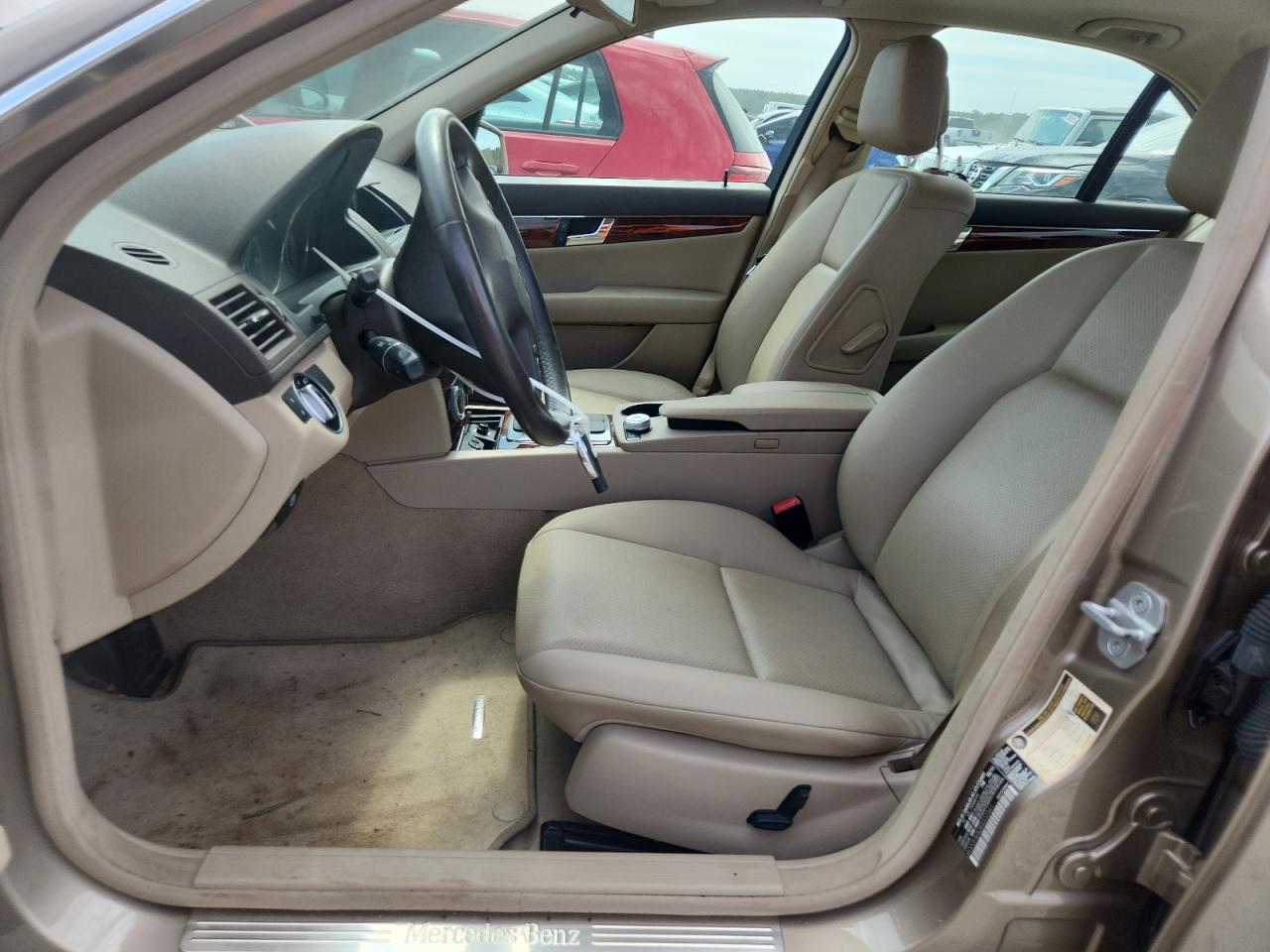2011 Mercedes-benz C 300 Tan vin: WDDGF5EB2BA522541