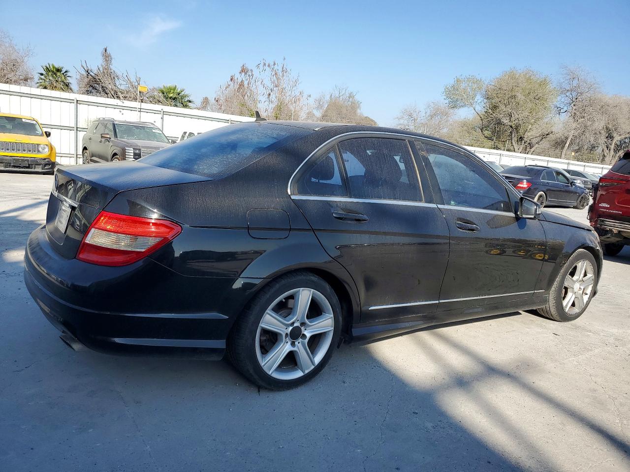 2011 Mercedes-benz C 300 Черный vin: WDDGF5EB2BF635666
