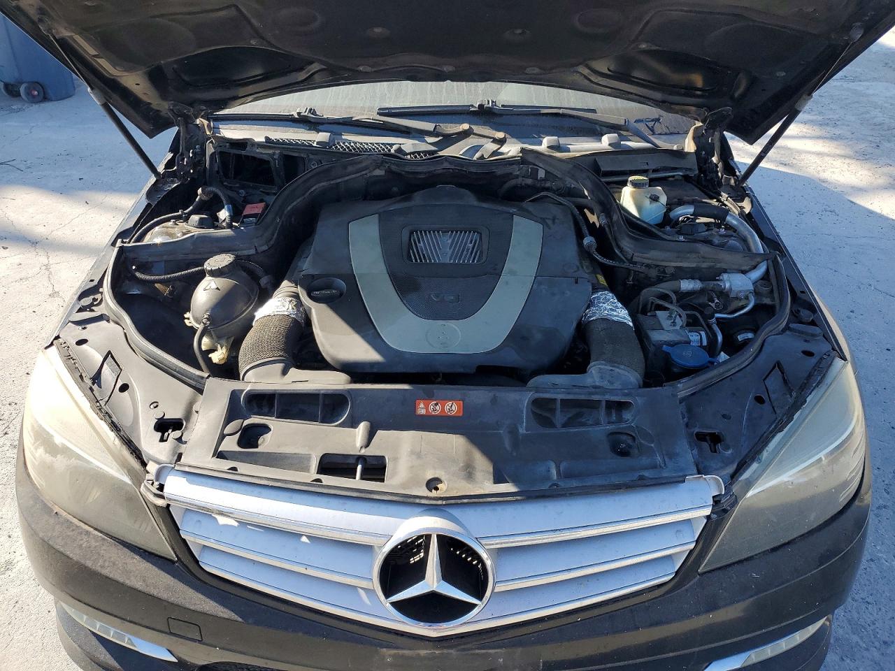 2011 Mercedes-benz C 300 Черный vin: WDDGF5EB2BF635666