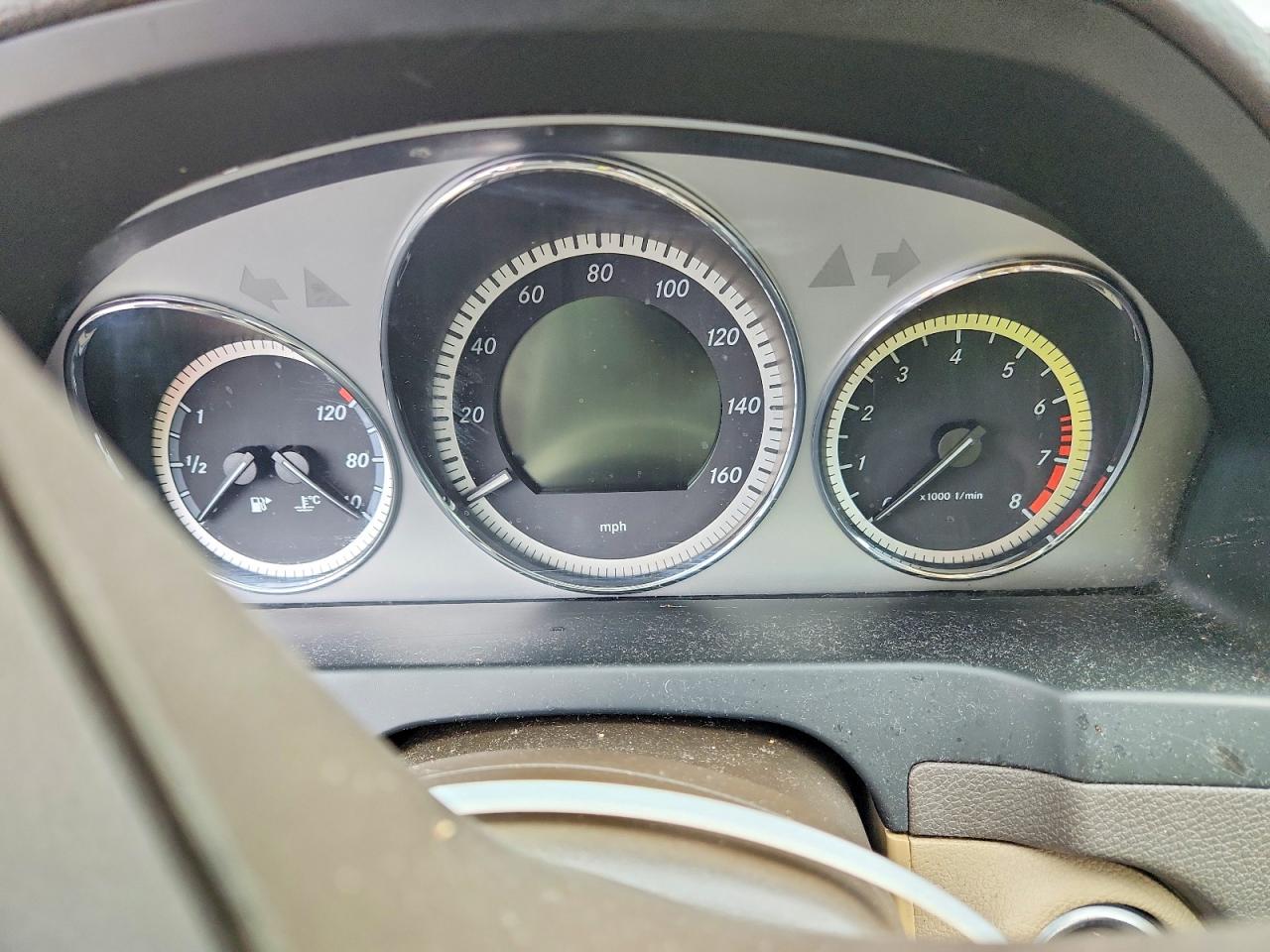 2011 Mercedes-benz C 300 Красный vin: WDDGF5EB2BF647056