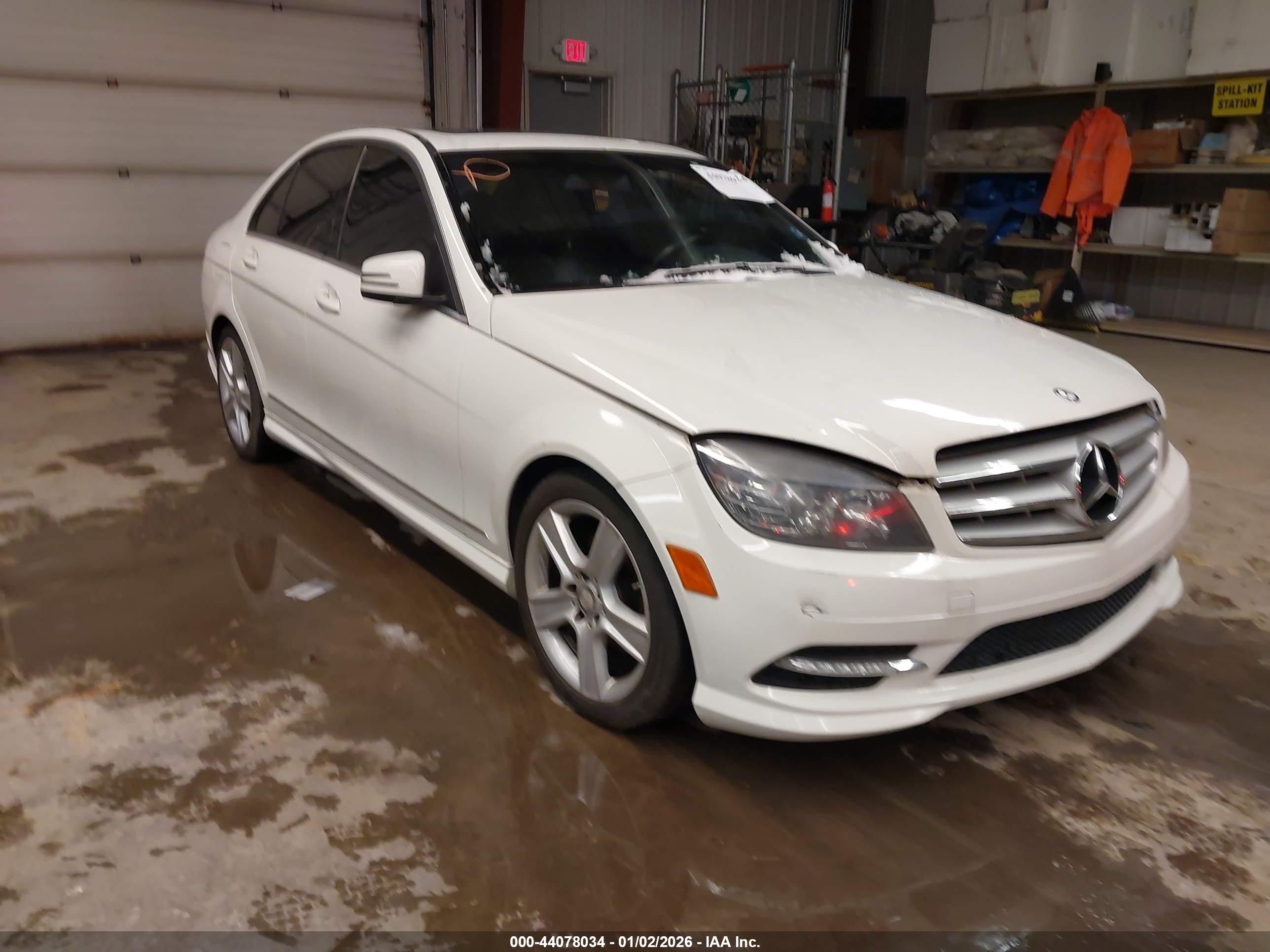 2011 Mercedes-benz C 300 Sport White vin: WDDGF5EB2BR160454