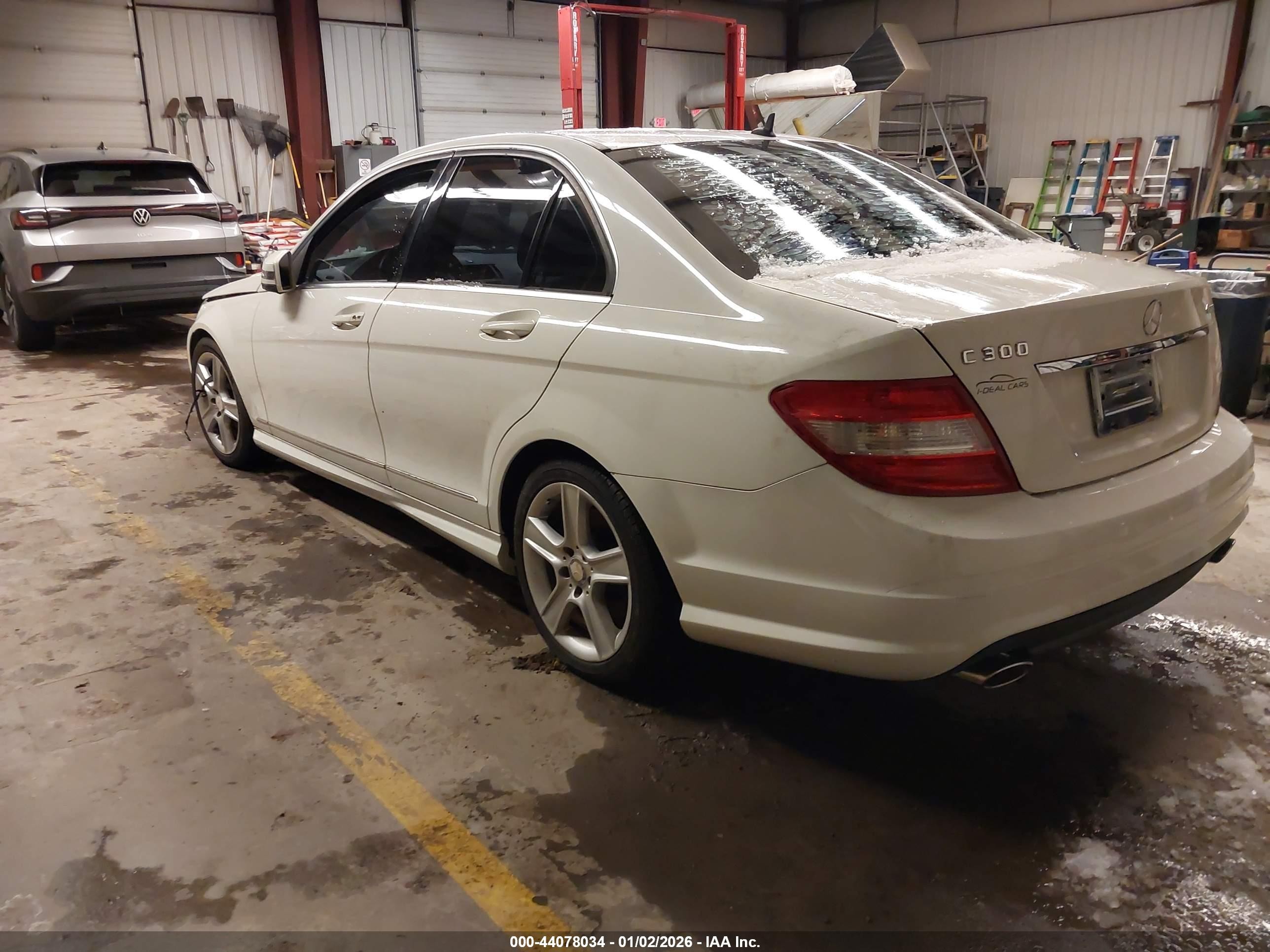 2011 Mercedes-benz C 300 Sport White vin: WDDGF5EB2BR160454