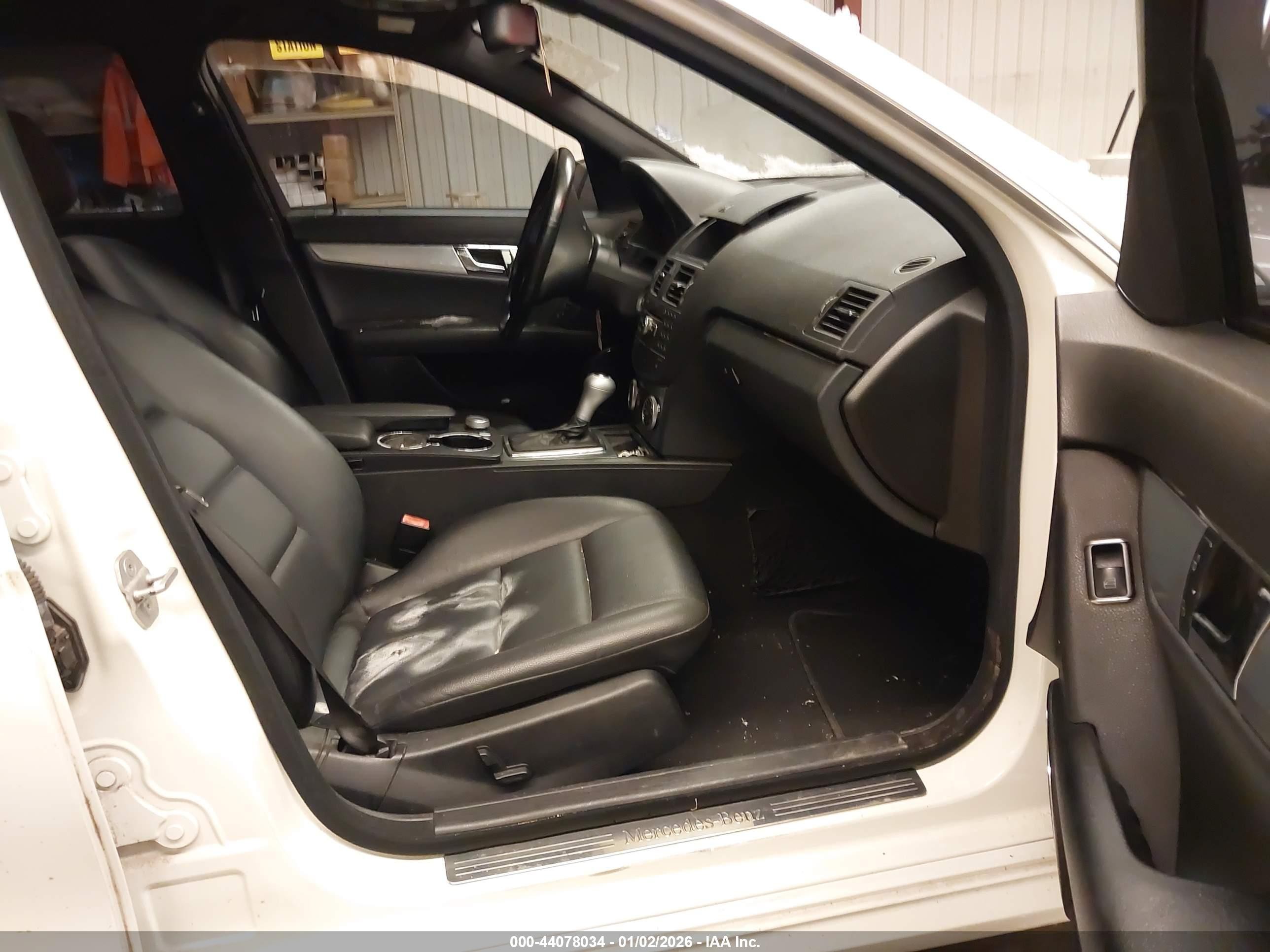 2011 Mercedes-benz C 300 Sport White vin: WDDGF5EB2BR160454