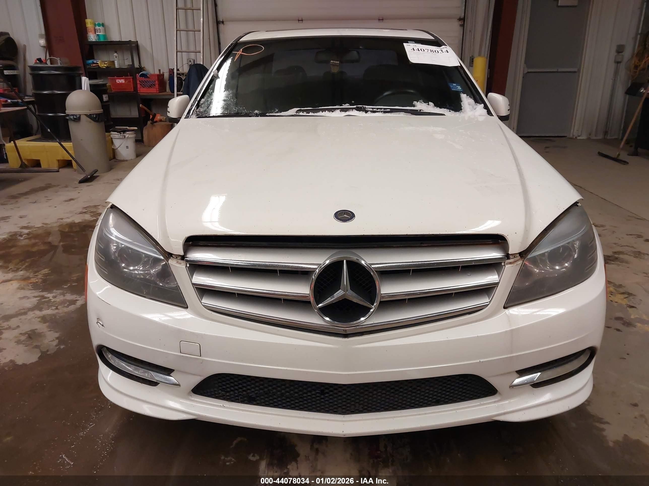 2011 Mercedes-benz C 300 Sport White vin: WDDGF5EB2BR160454