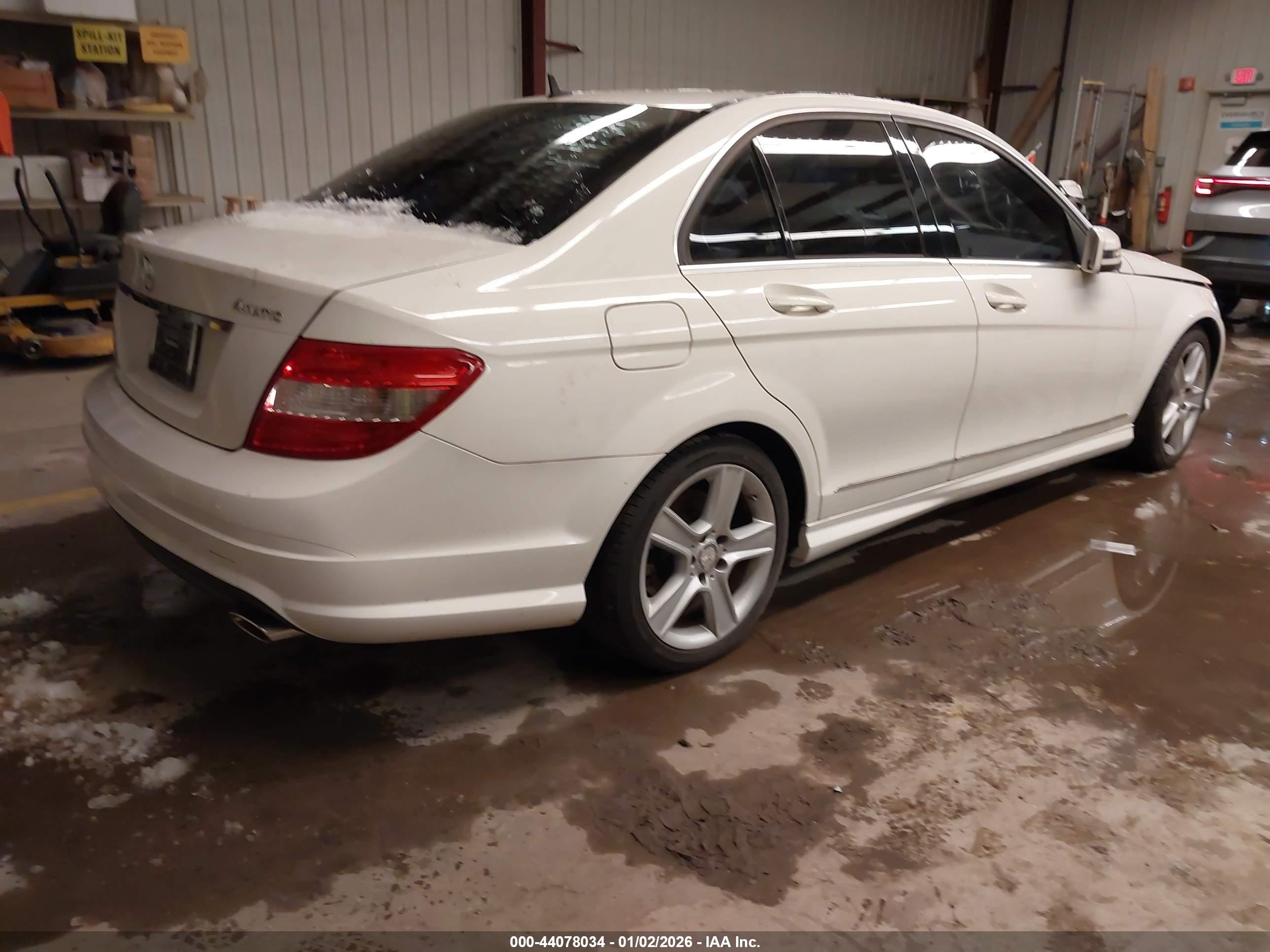2011 Mercedes-benz C 300 Sport White vin: WDDGF5EB2BR160454
