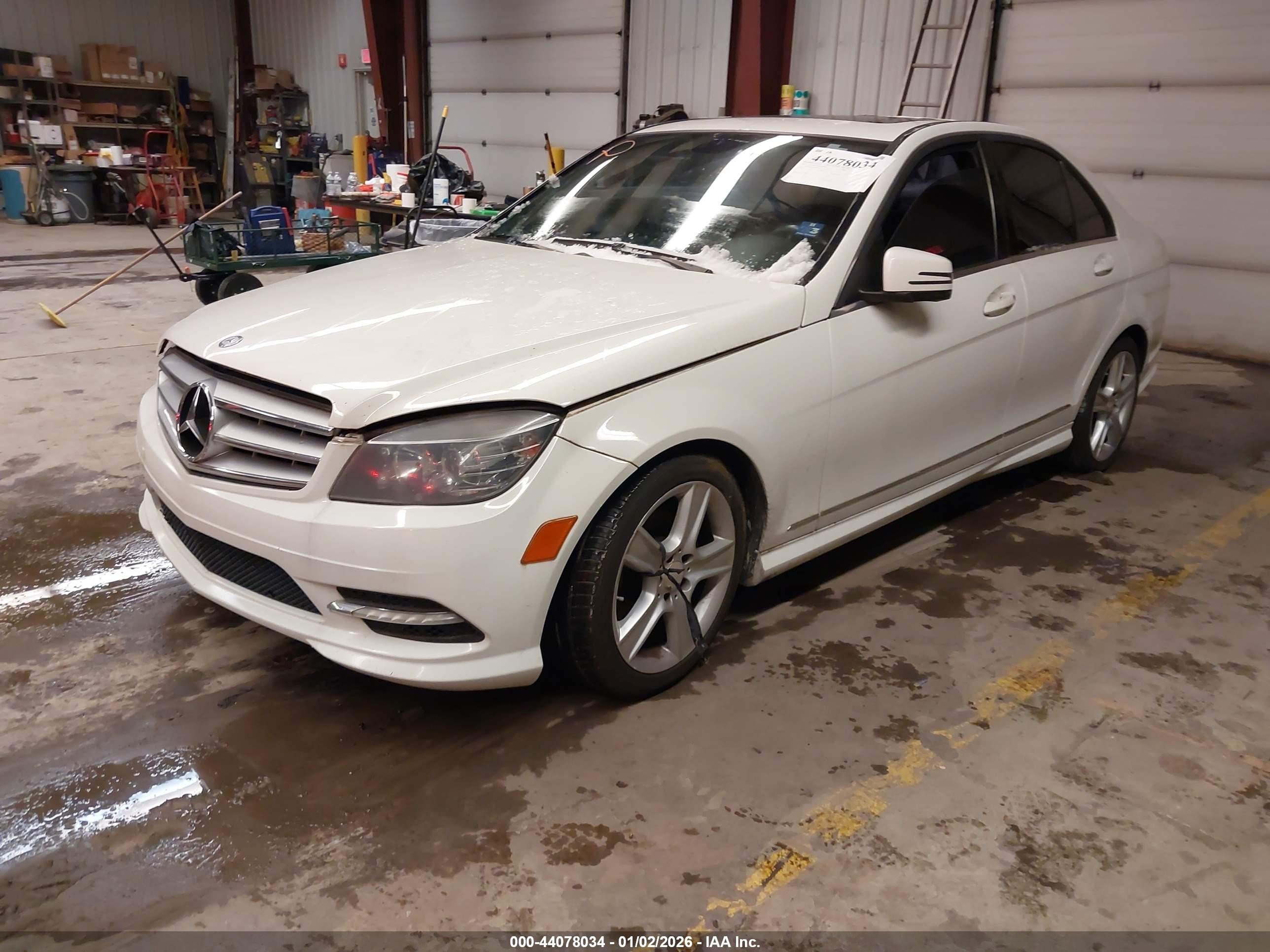 2011 Mercedes-benz C 300 Sport White vin: WDDGF5EB2BR160454