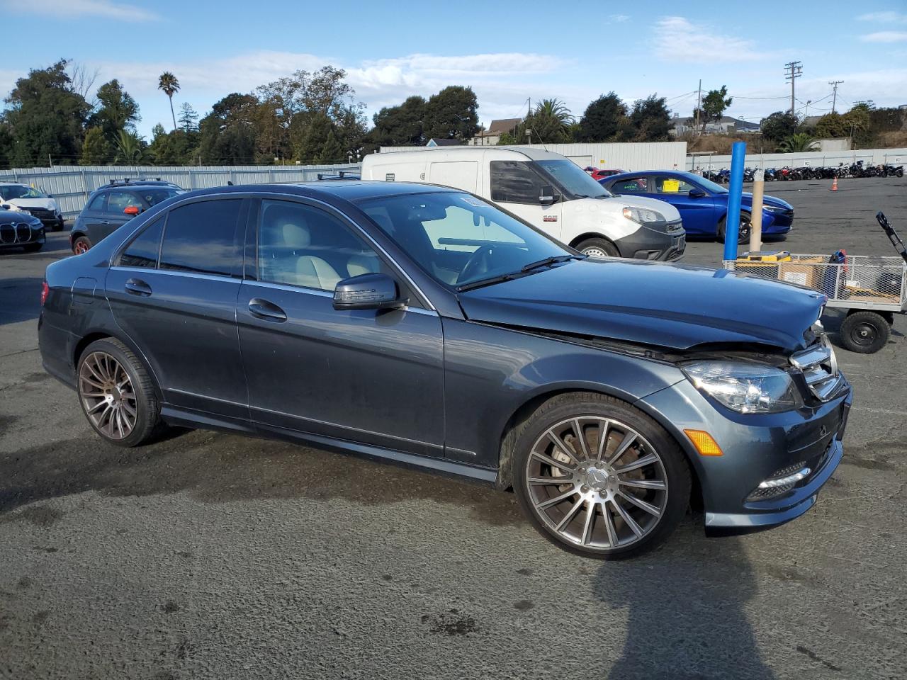 2011 Mercedes-benz C 300 Серый vin: WDDGF5EB2BR161393