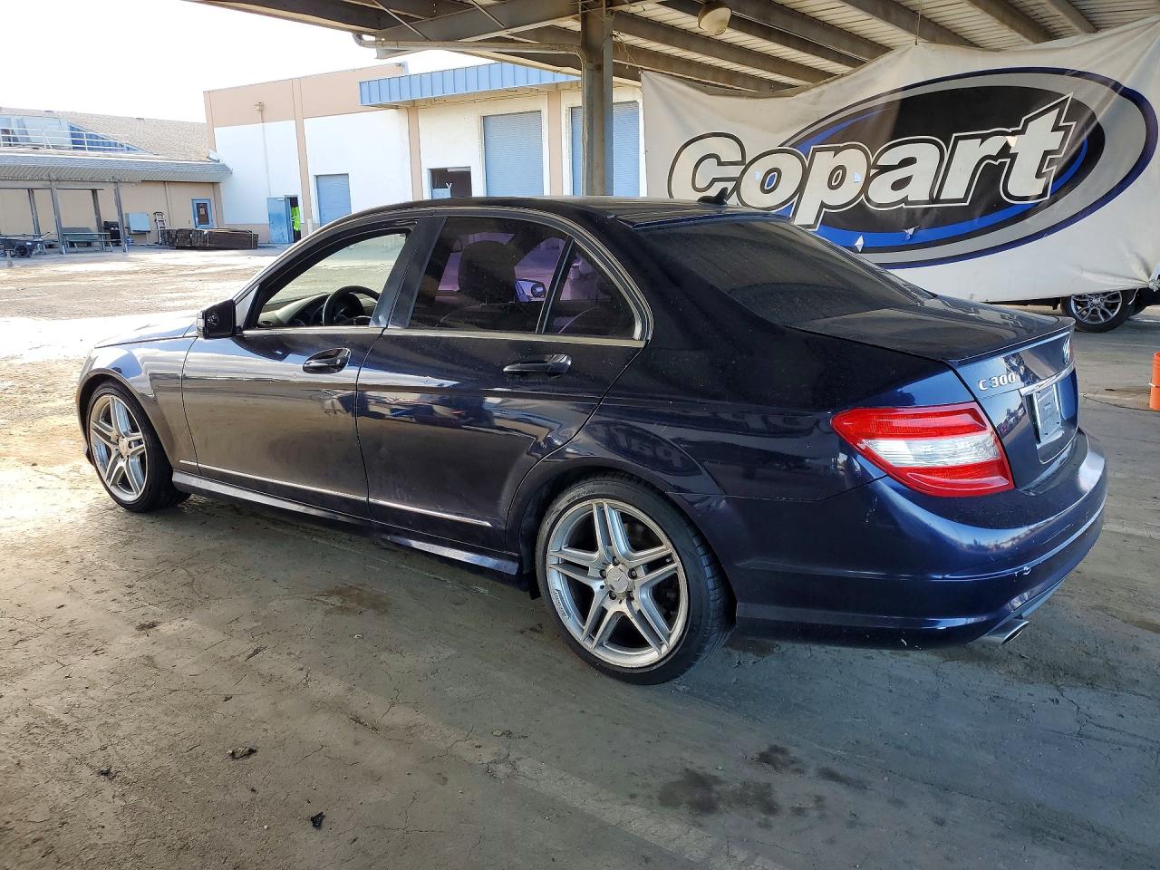 2011 Mercedes-benz C 300 Blue vin: WDDGF5EB2BR174578