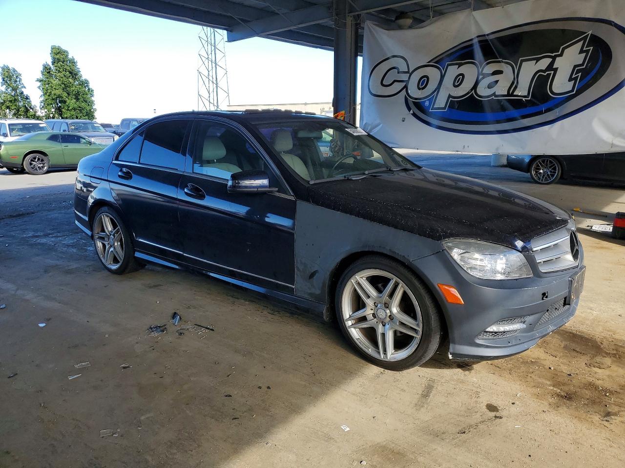 2011 Mercedes-benz C 300 Blue vin: WDDGF5EB2BR174578