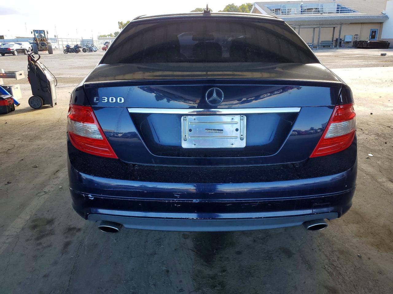 2011 Mercedes-benz C 300 Blue vin: WDDGF5EB2BR174578