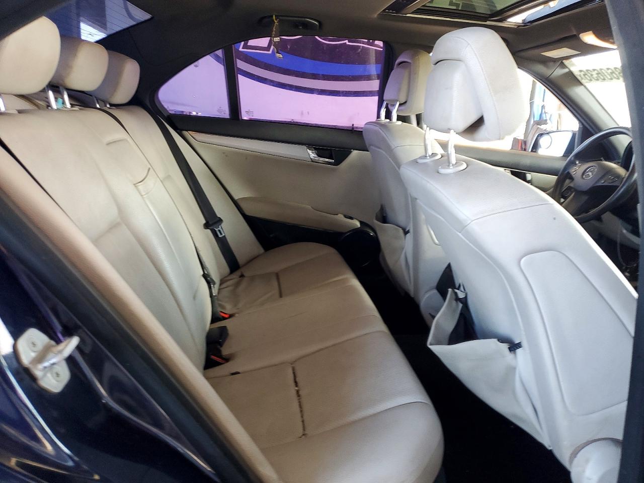 2011 Mercedes-benz C 300 Blue vin: WDDGF5EB2BR174578