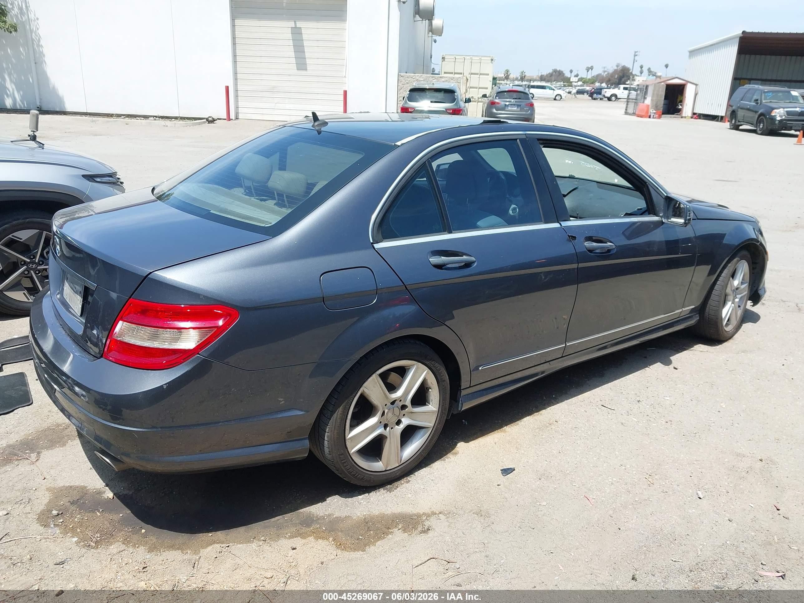2011 Mercedes-benz C 300 Sport Серый vin: WDDGF5EB2BR176881
