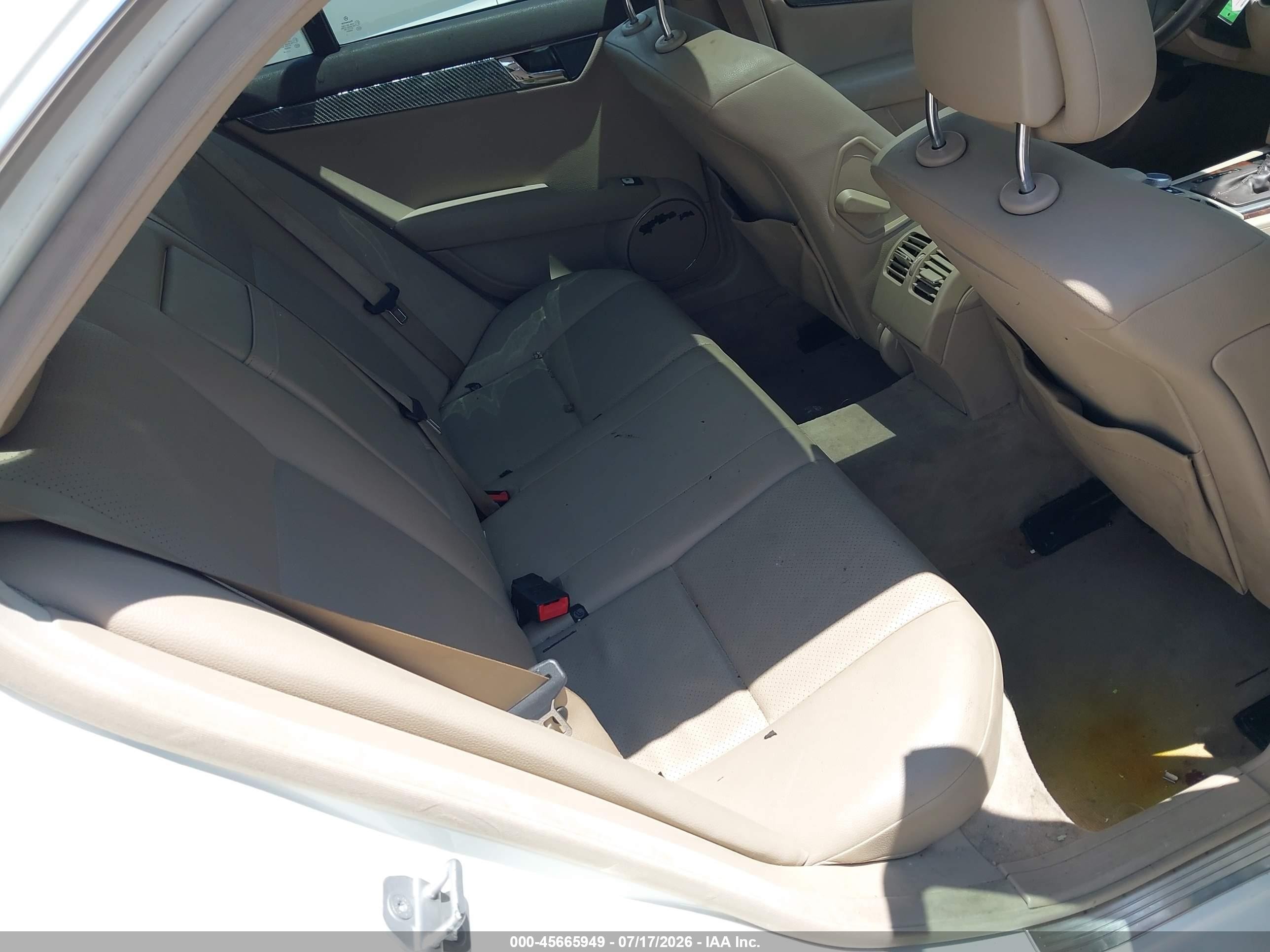 2010 Mercedes-benz C 300 Sport Белый vin: WDDGF5EB3AA394275