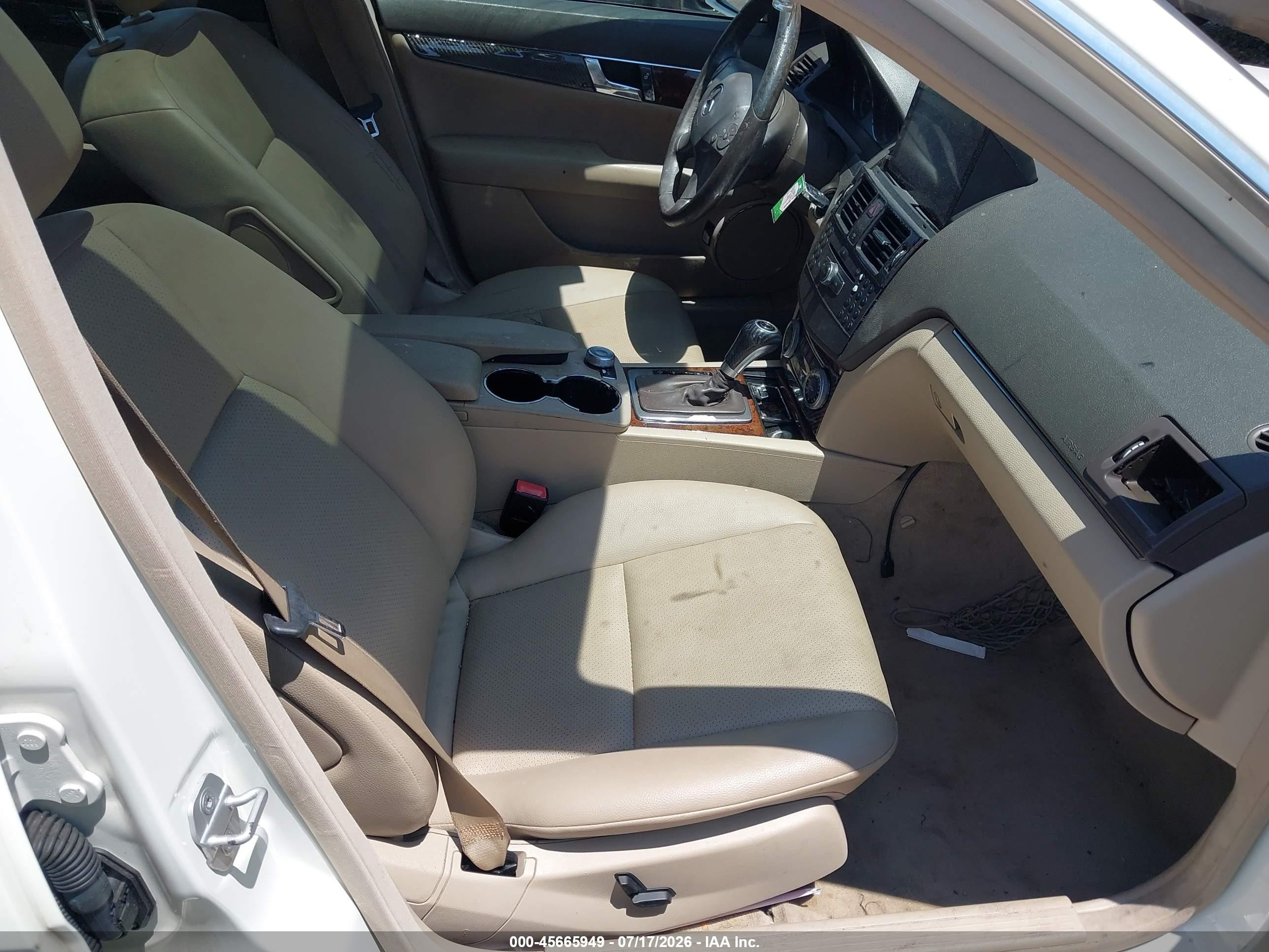 2010 Mercedes-benz C 300 Sport Белый vin: WDDGF5EB3AA394275