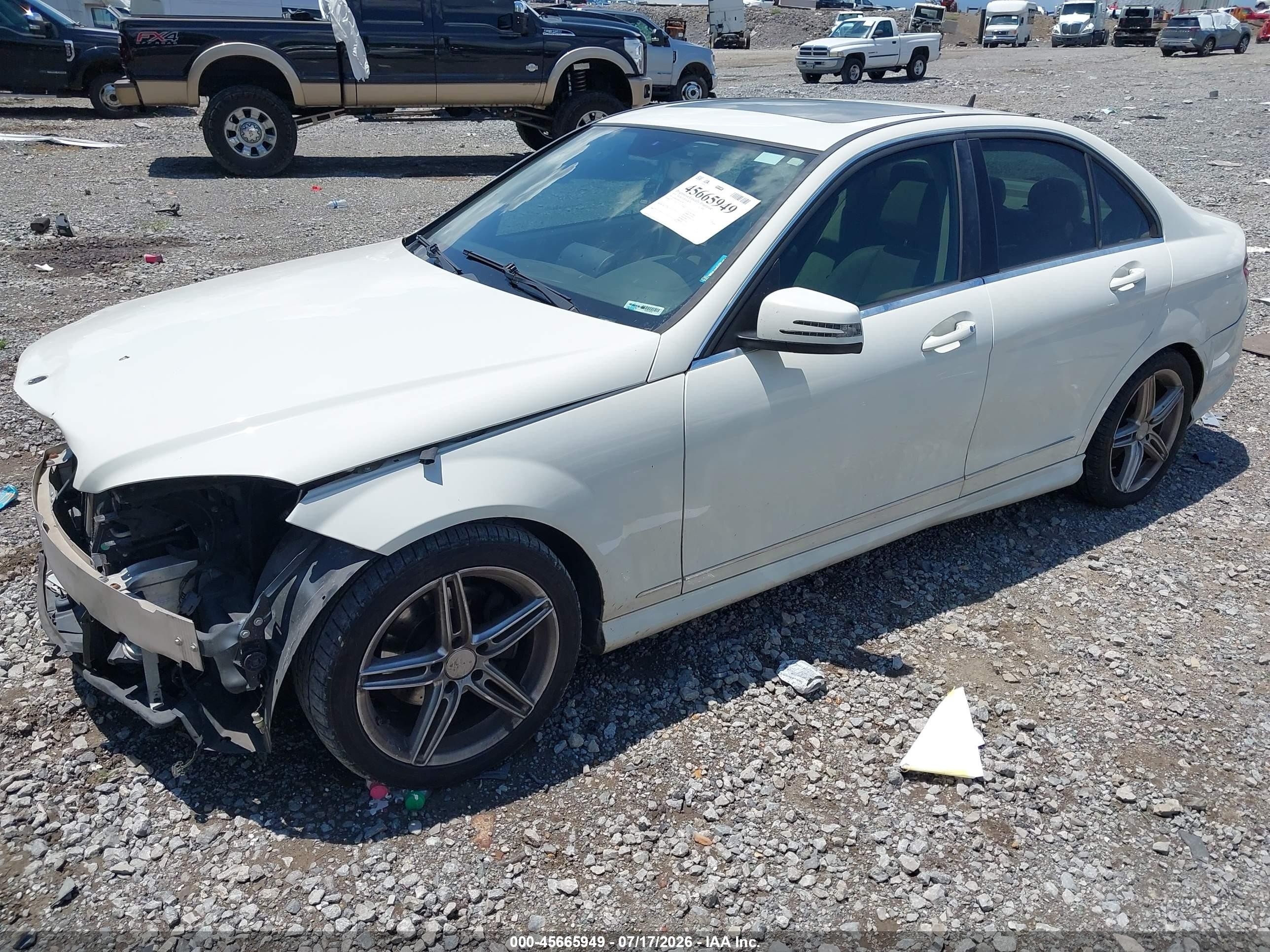 2010 Mercedes-benz C 300 Sport Белый vin: WDDGF5EB3AA394275