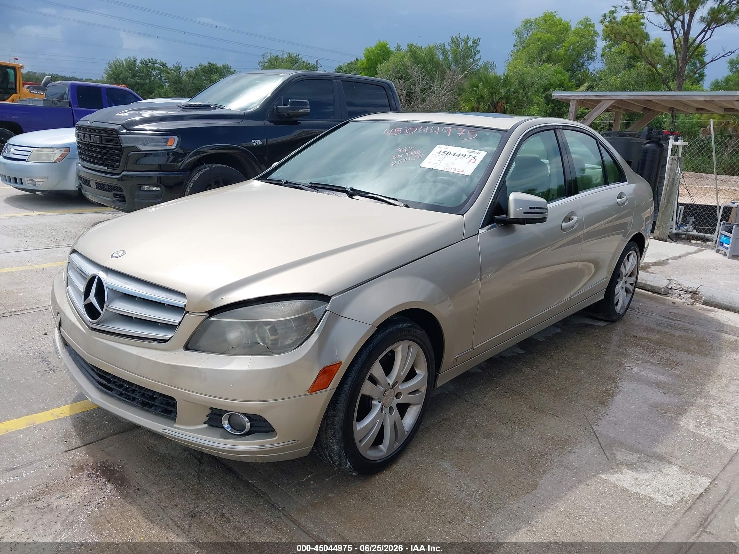 2010 Mercedes-benz C 300 Luxury Tan vin: WDDGF5EB3AF416715
