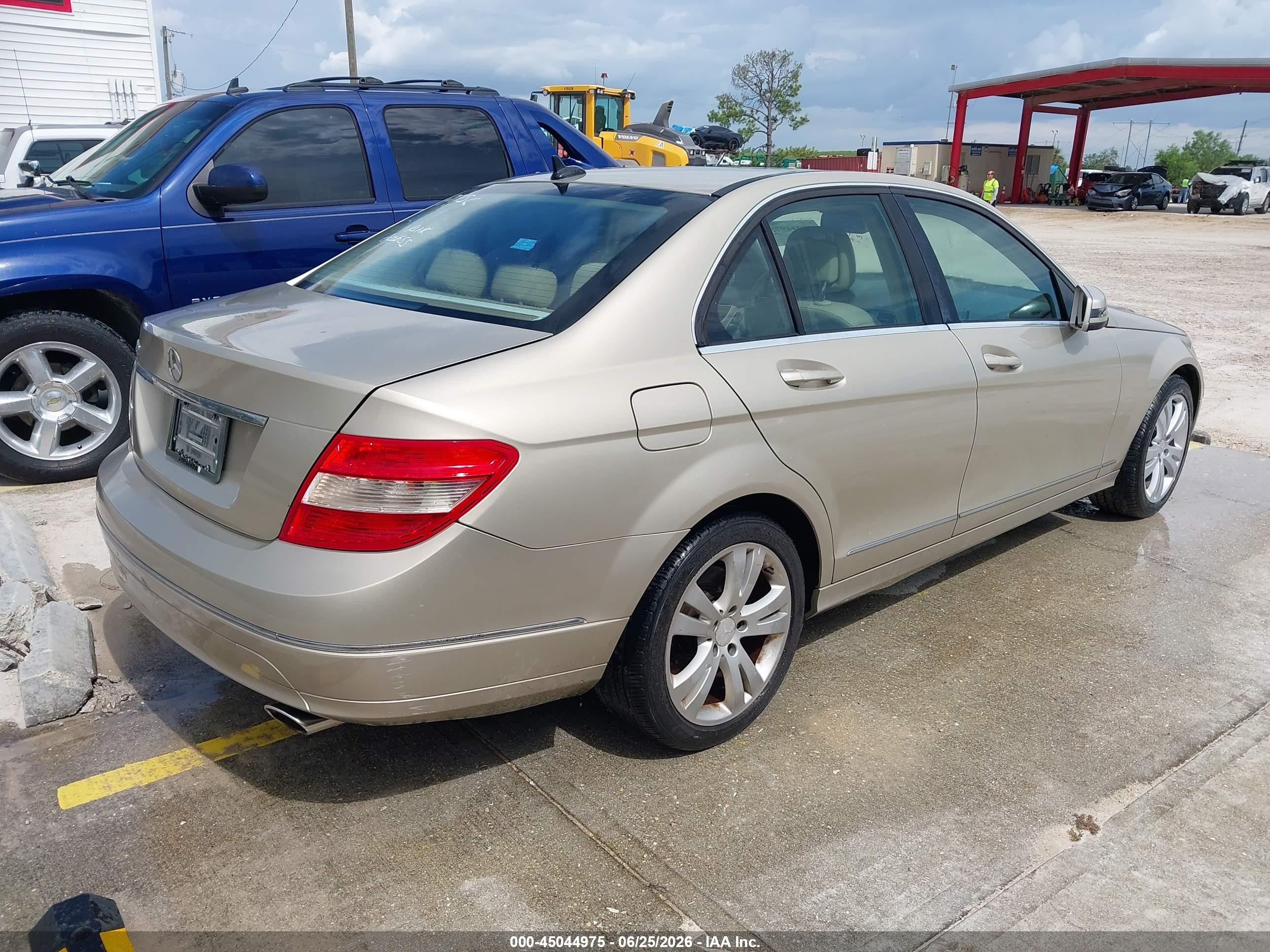 2010 Mercedes-benz C 300 Luxury Tan vin: WDDGF5EB3AF416715