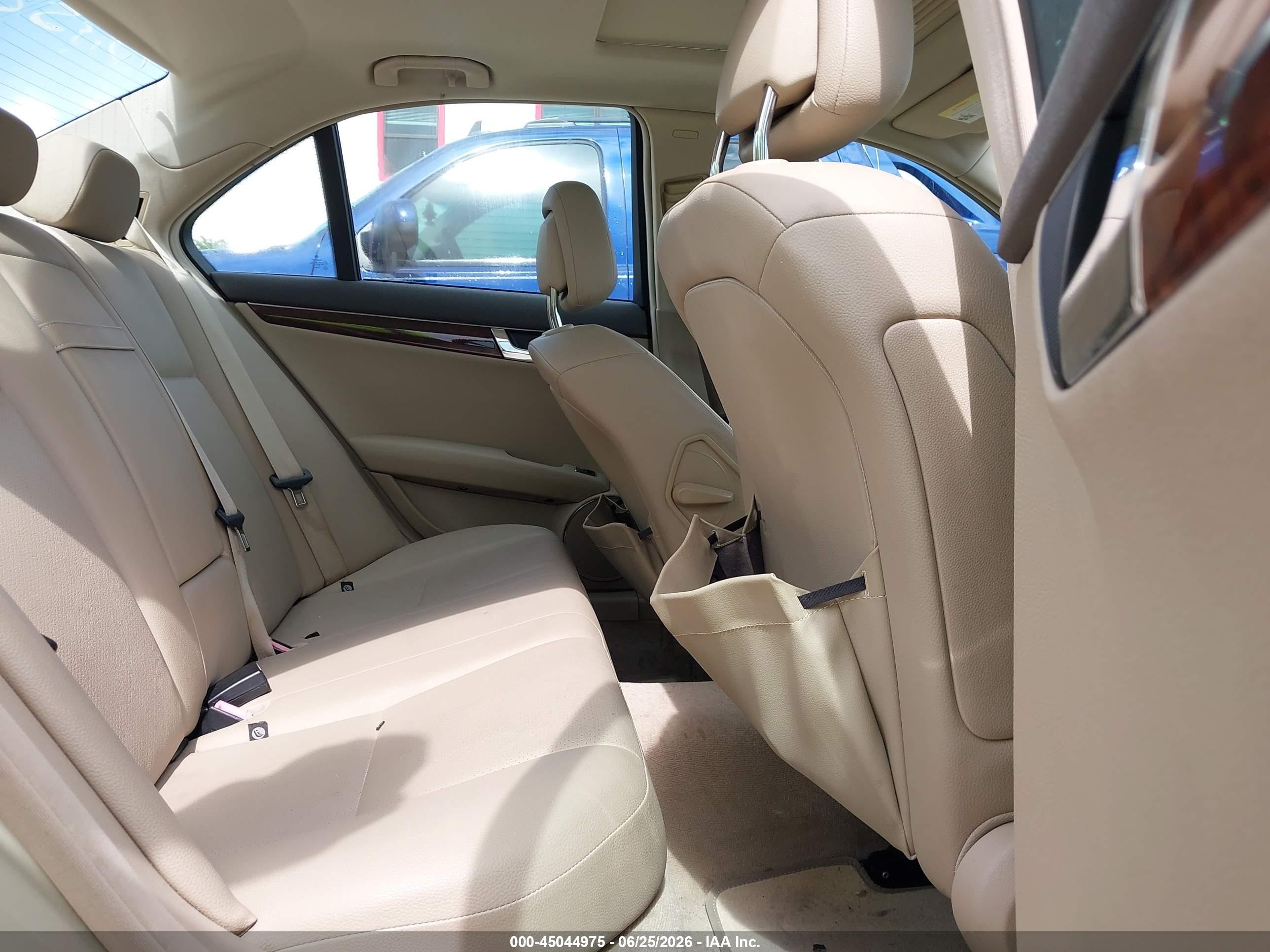 2010 Mercedes-benz C 300 Luxury Tan vin: WDDGF5EB3AF416715