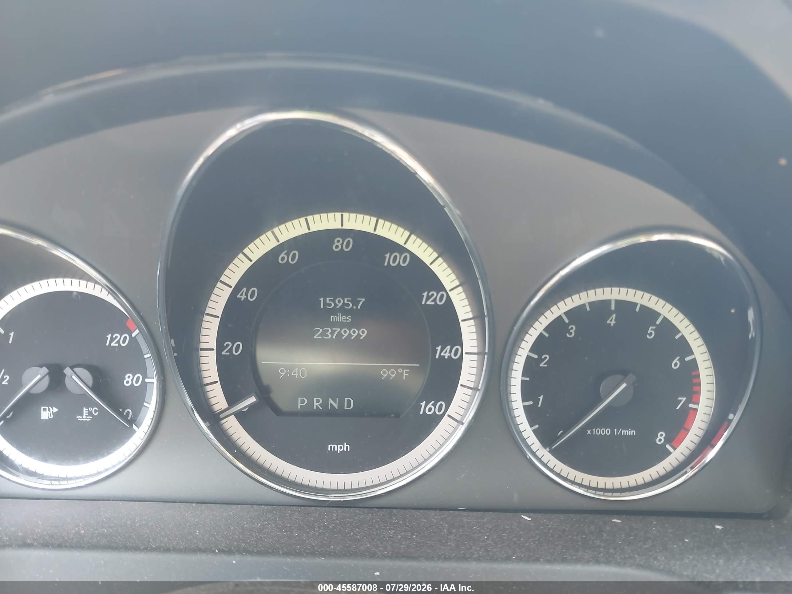 2010 Mercedes-benz C 300 Luxury/sport White vin: WDDGF5EB3AR102111