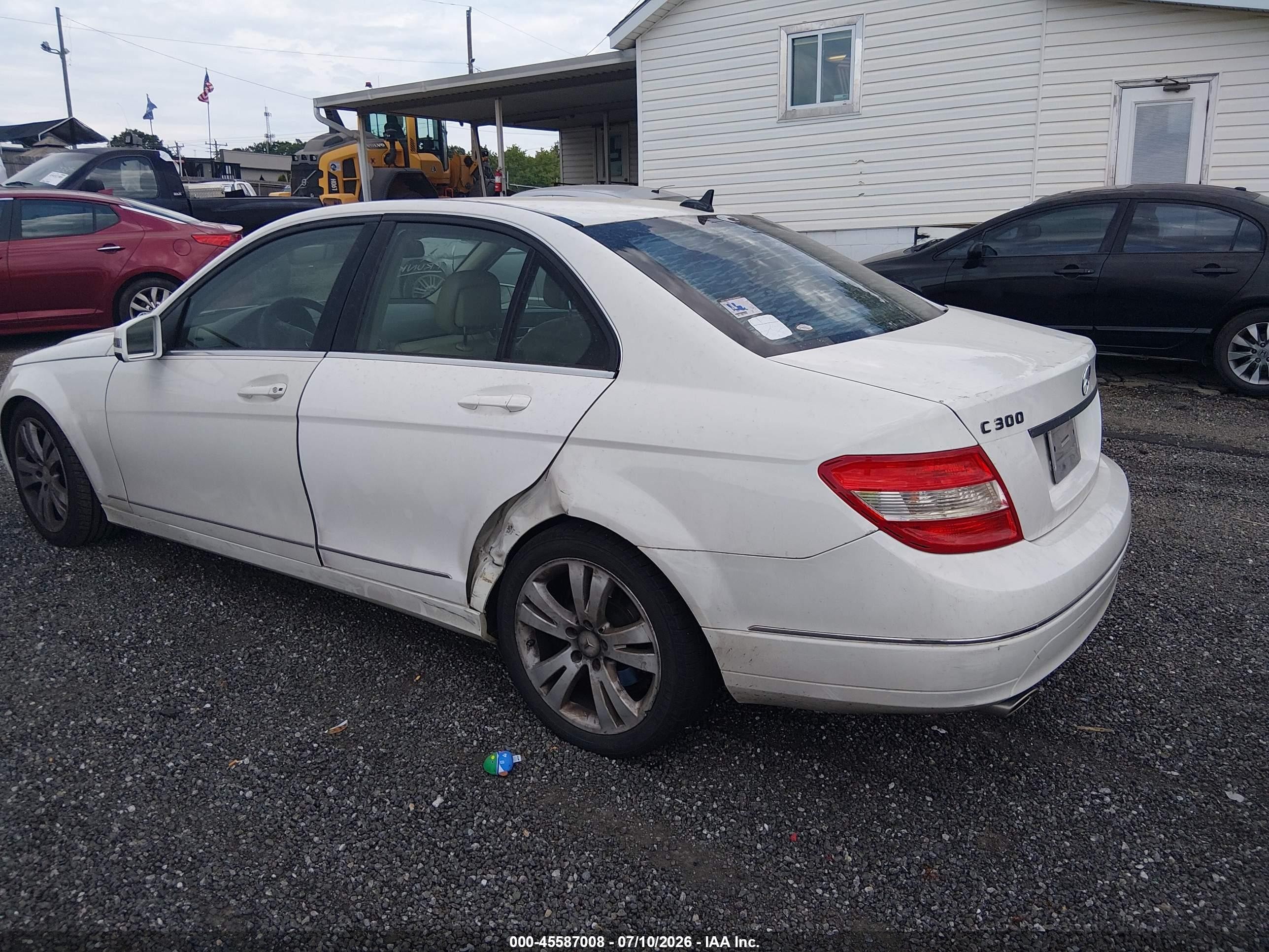 2010 Mercedes-benz C 300 Luxury/sport White vin: WDDGF5EB3AR102111