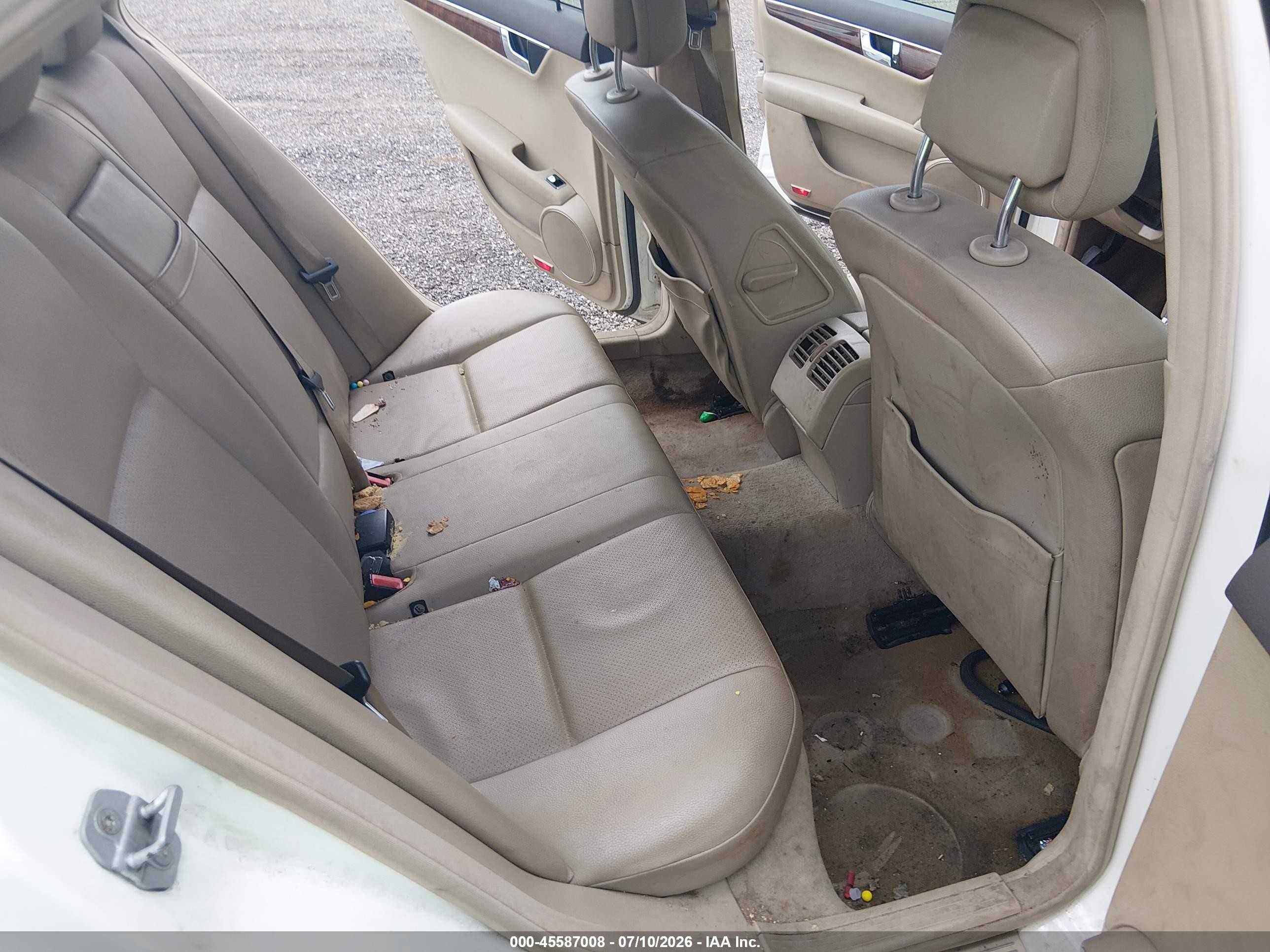 2010 Mercedes-benz C 300 Luxury/sport White vin: WDDGF5EB3AR102111