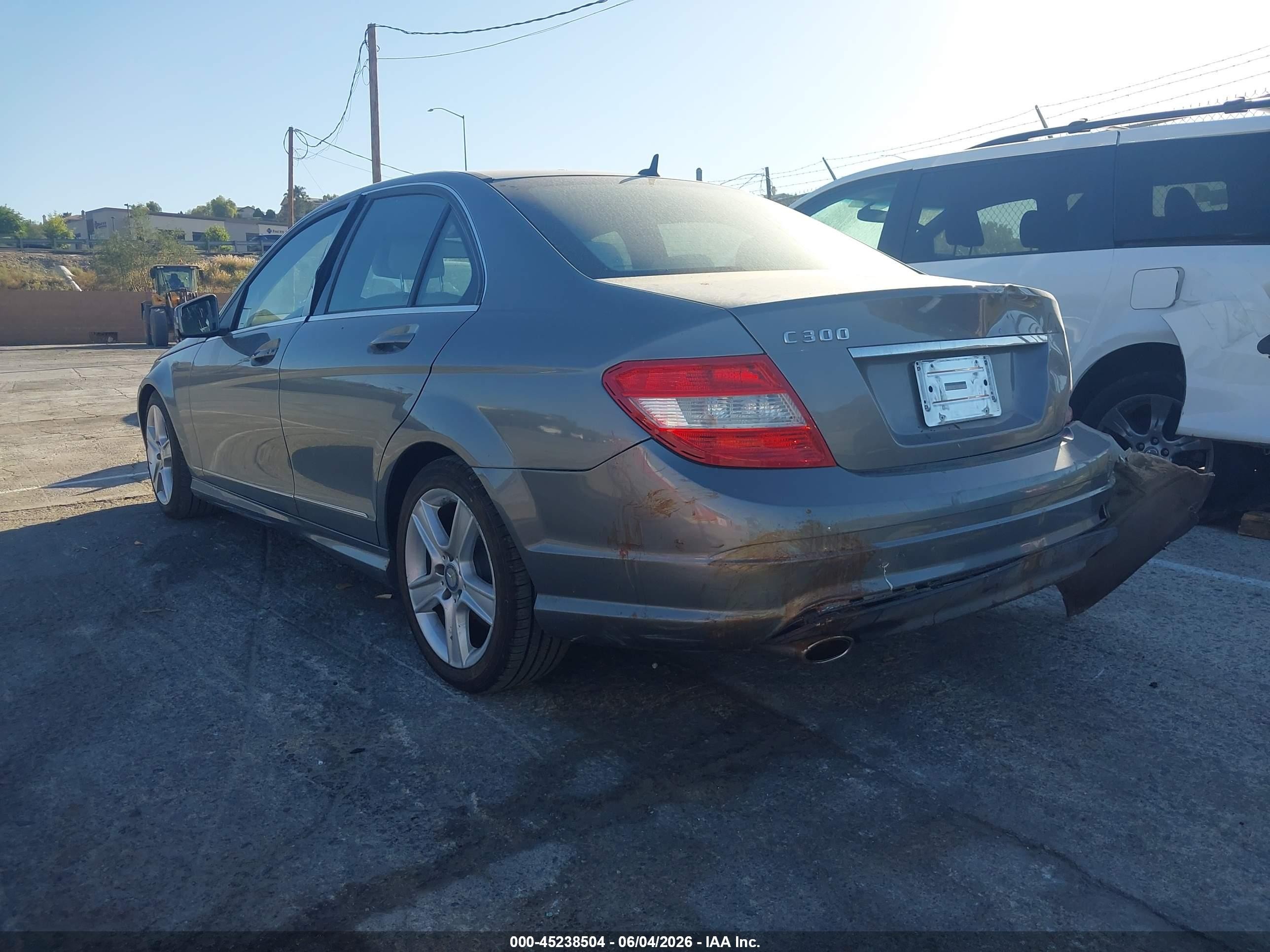2010 Mercedes-benz C 300 Sport Silver vin: WDDGF5EB3AR109639
