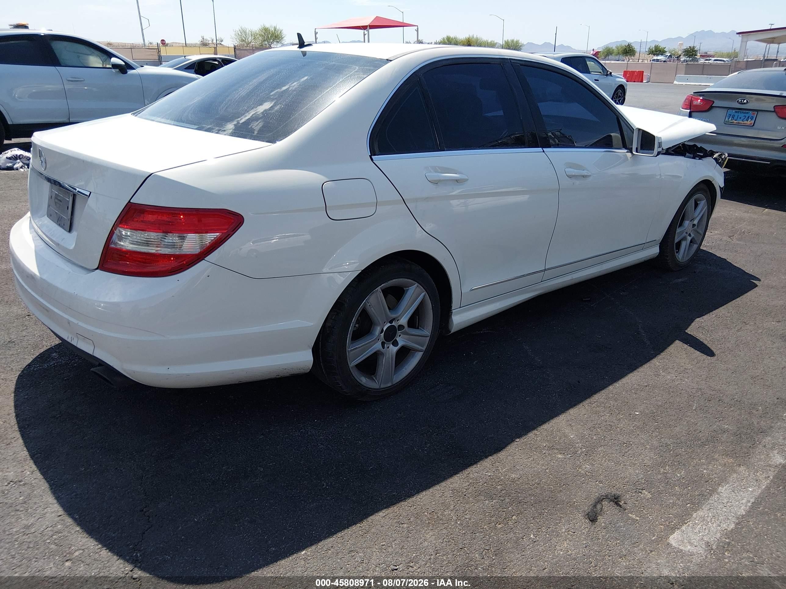2010 Mercedes-benz C 300 Luxury/sport White vin: WDDGF5EB3AR119846
