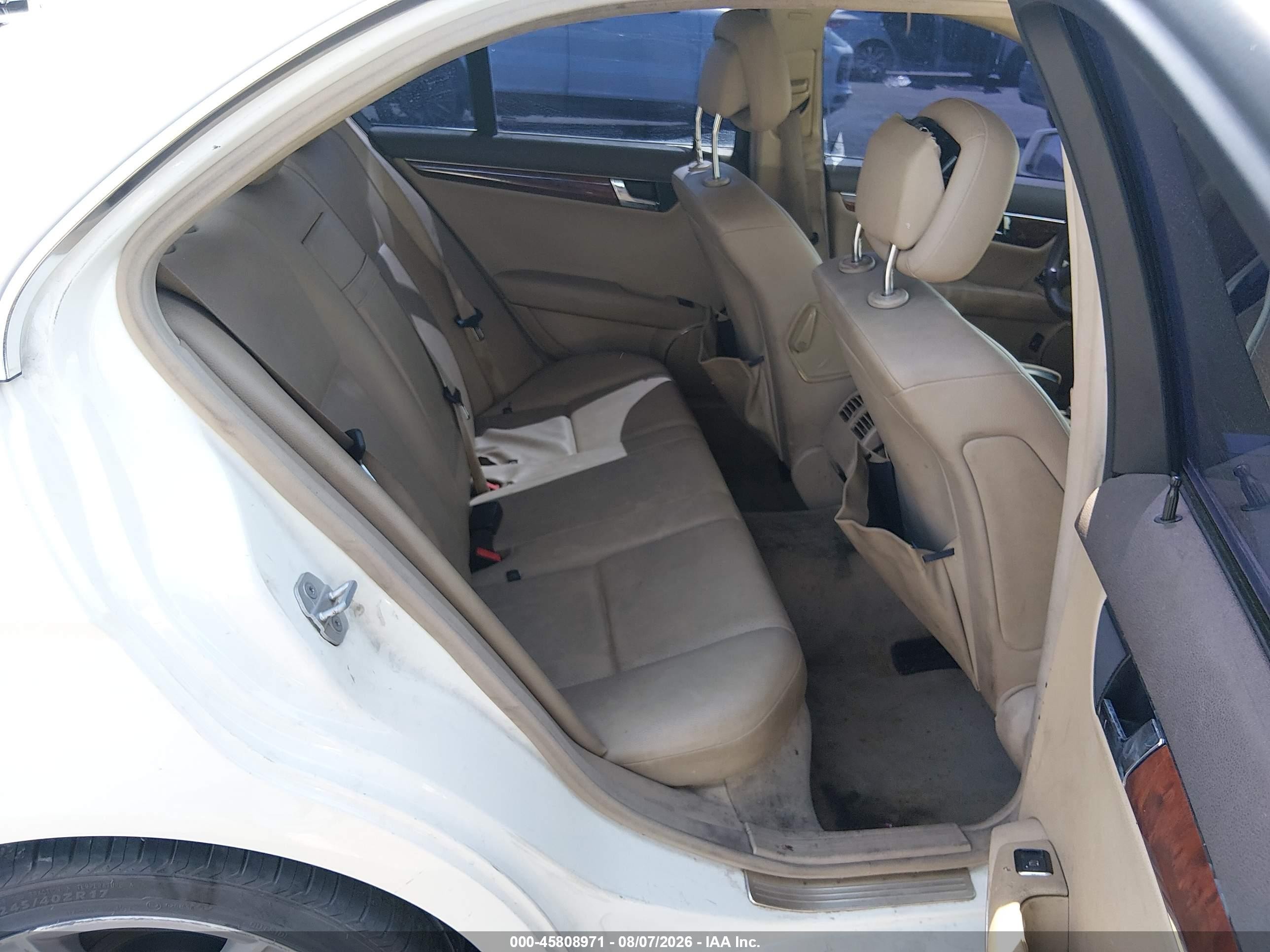 2010 Mercedes-benz C 300 Luxury/sport White vin: WDDGF5EB3AR119846