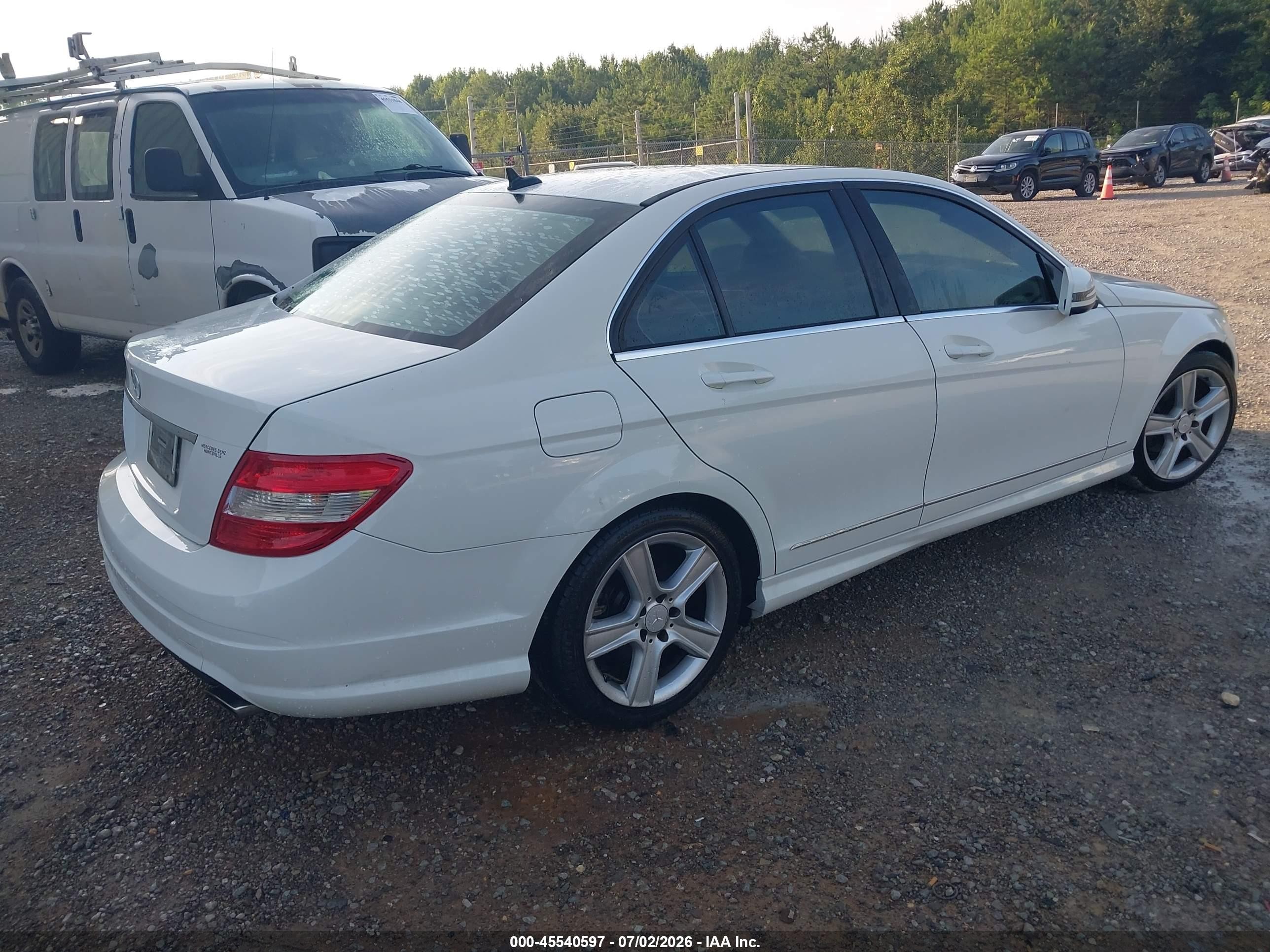 2010 Mercedes-benz C 300 Luxury/sport Белый vin: WDDGF5EB3AR121967