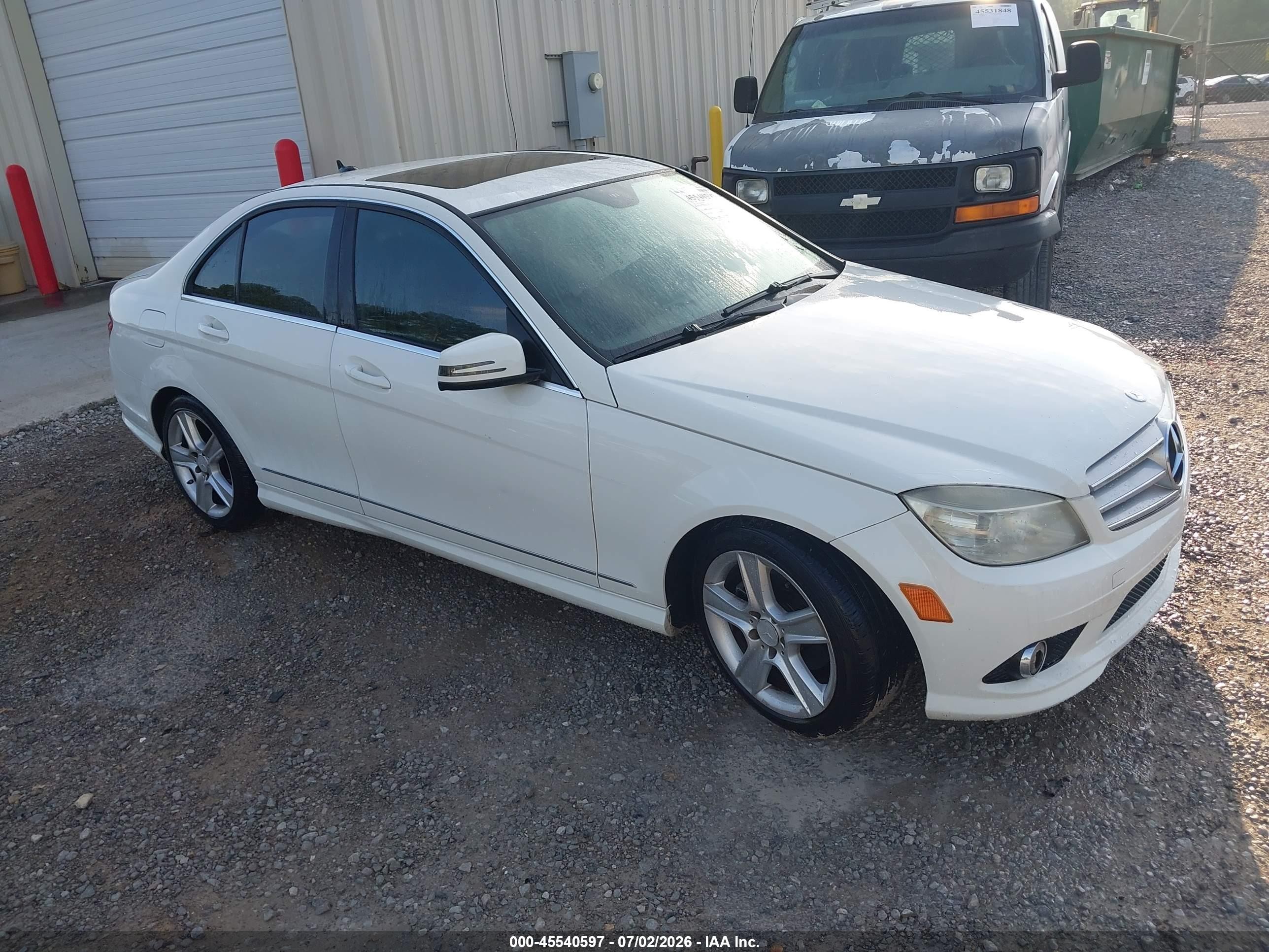 2010 Mercedes-benz C 300 Luxury/sport Белый vin: WDDGF5EB3AR121967