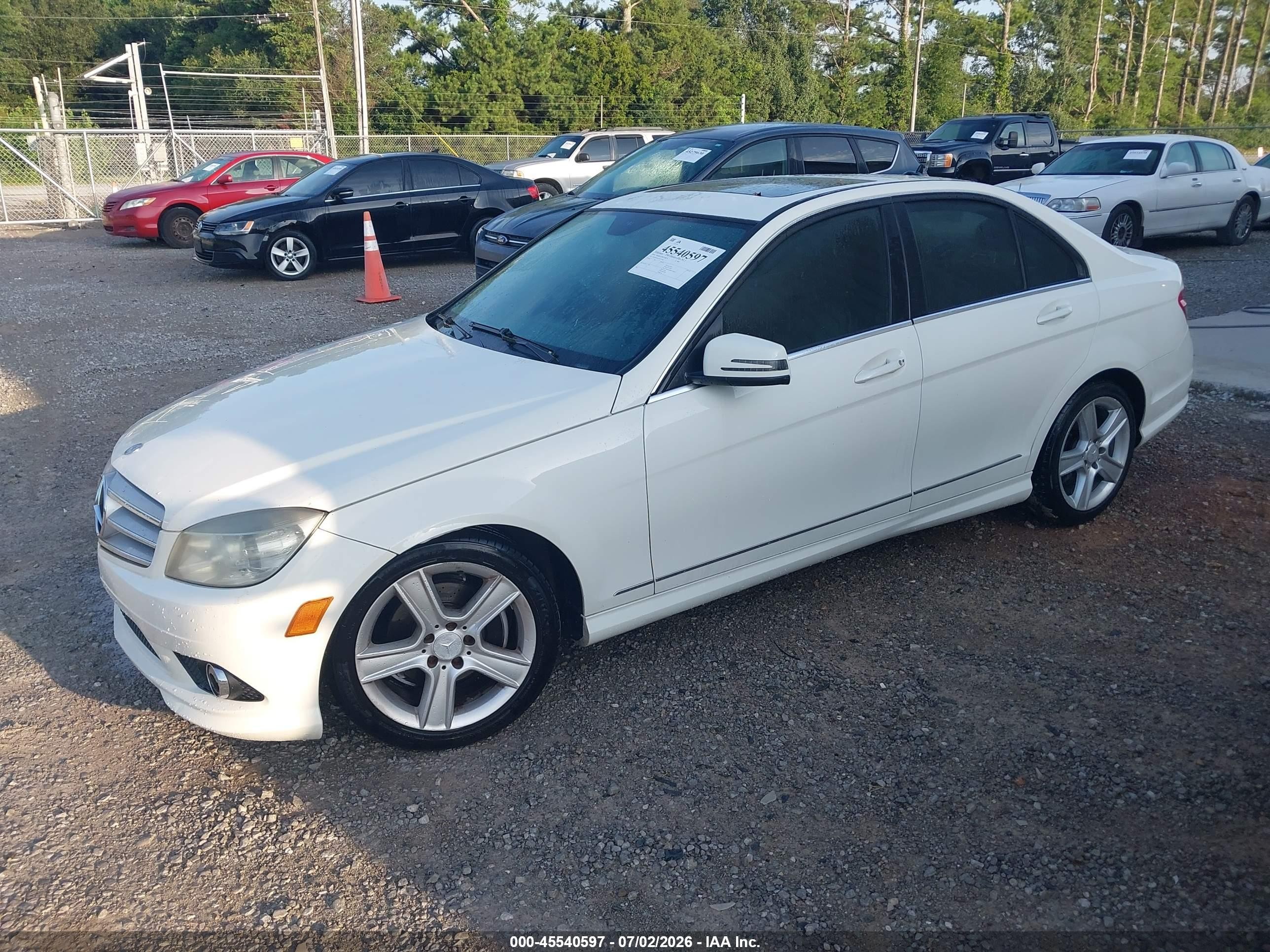 2010 Mercedes-benz C 300 Luxury/sport Белый vin: WDDGF5EB3AR121967