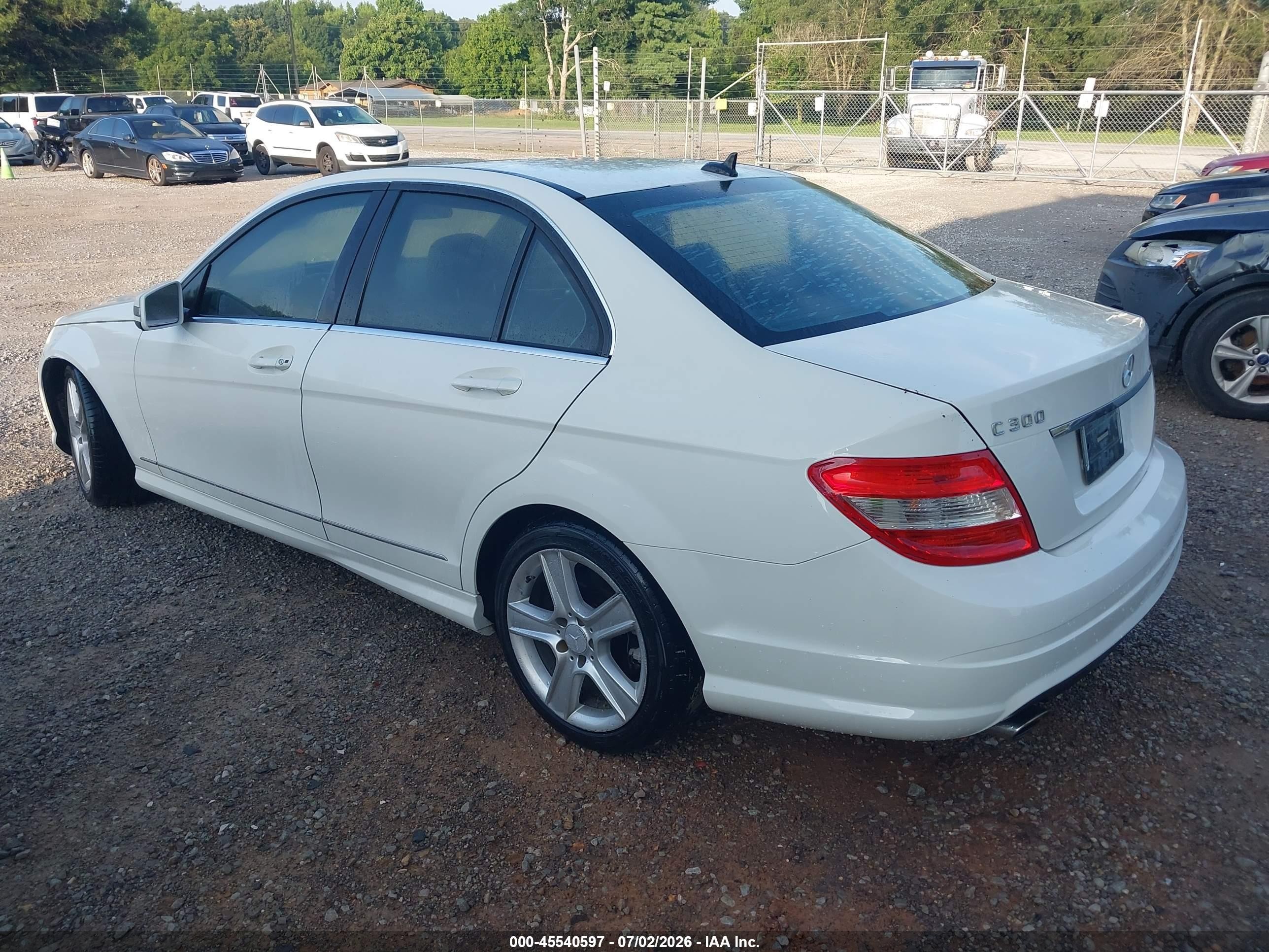 2010 Mercedes-benz C 300 Luxury/sport Белый vin: WDDGF5EB3AR121967