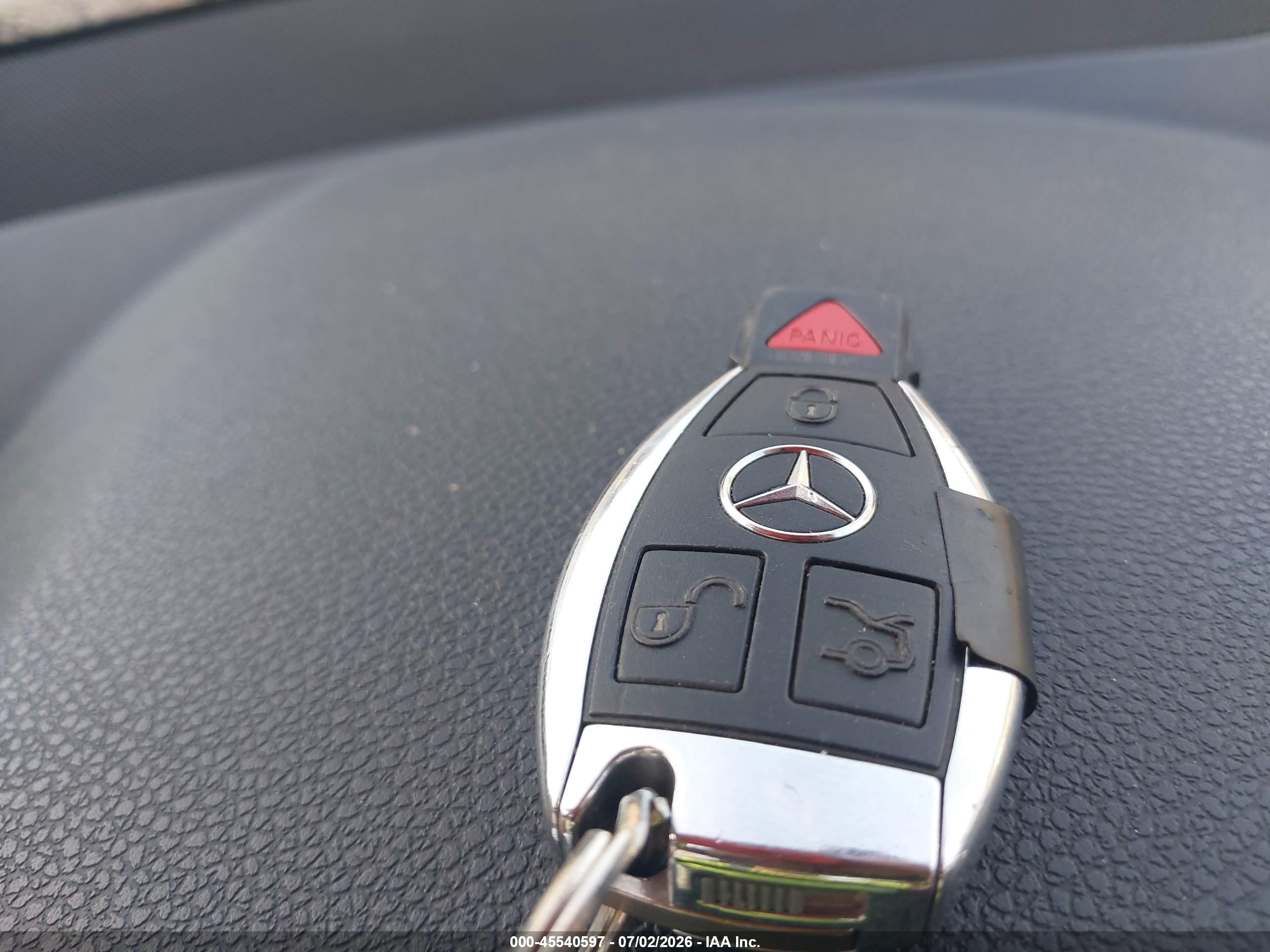 2010 Mercedes-benz C 300 Luxury/sport Белый vin: WDDGF5EB3AR121967