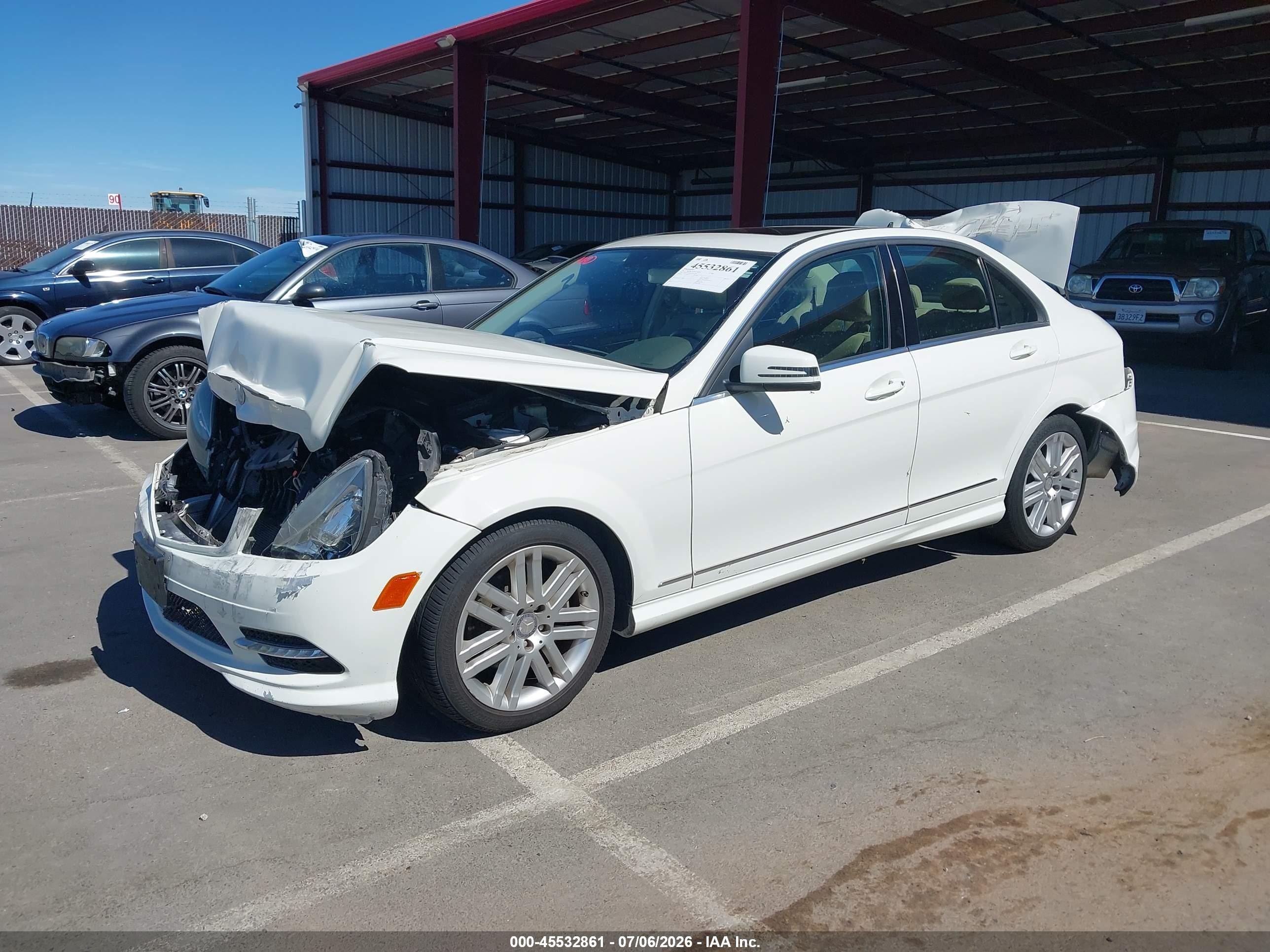 2011 Mercedes-benz C 300 Luxury/sport White vin: WDDGF5EB3BA452578
