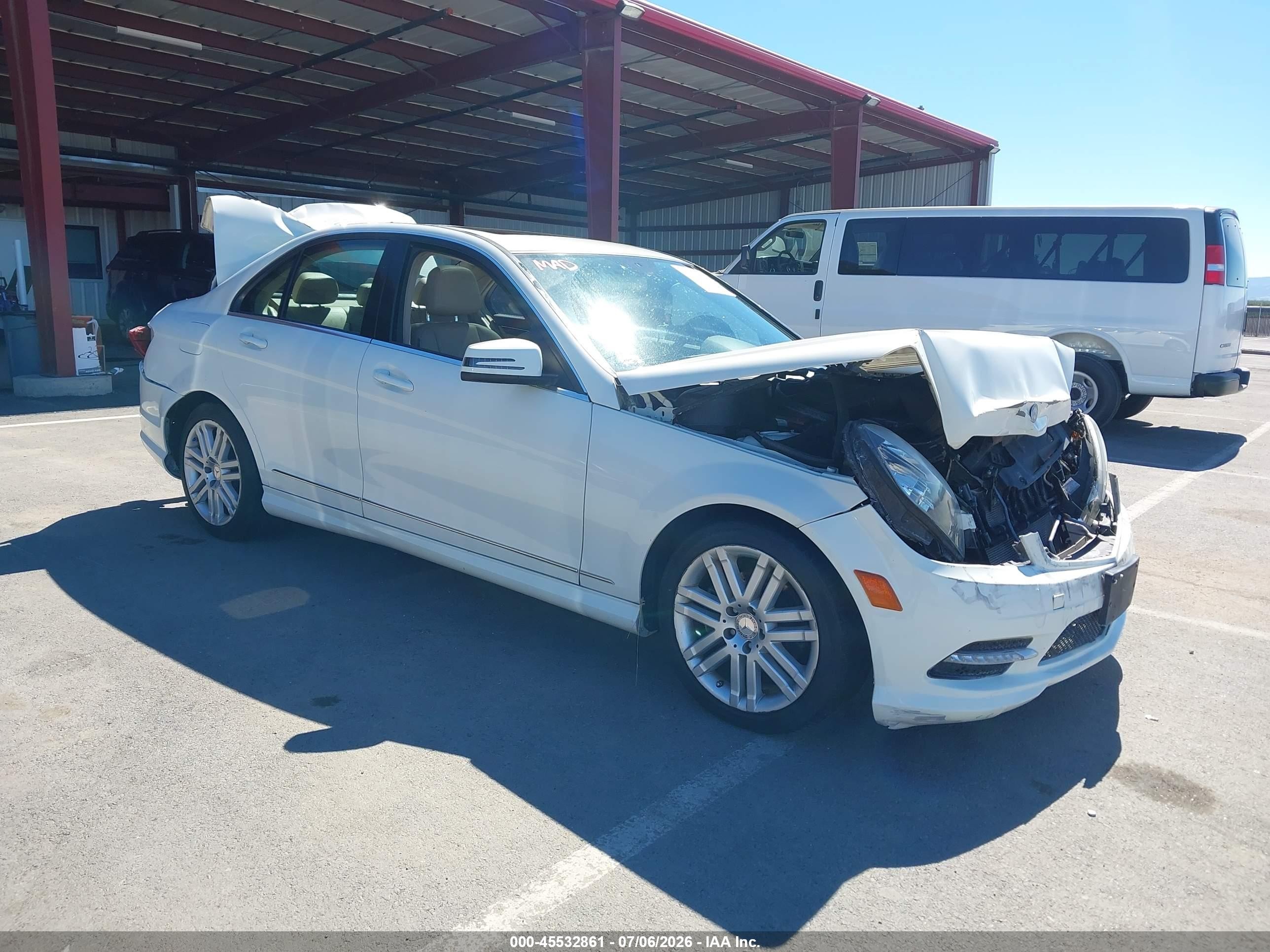 2011 Mercedes-benz C 300 Luxury/sport White vin: WDDGF5EB3BA452578