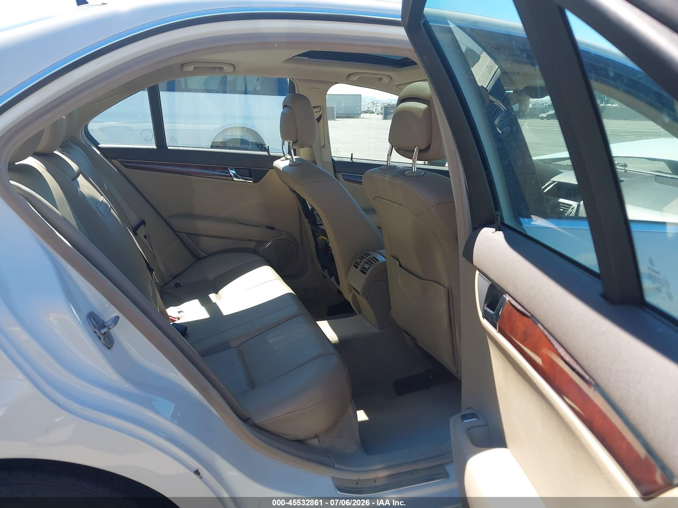 2011 Mercedes-benz C 300 Luxury/sport White vin: WDDGF5EB3BA452578