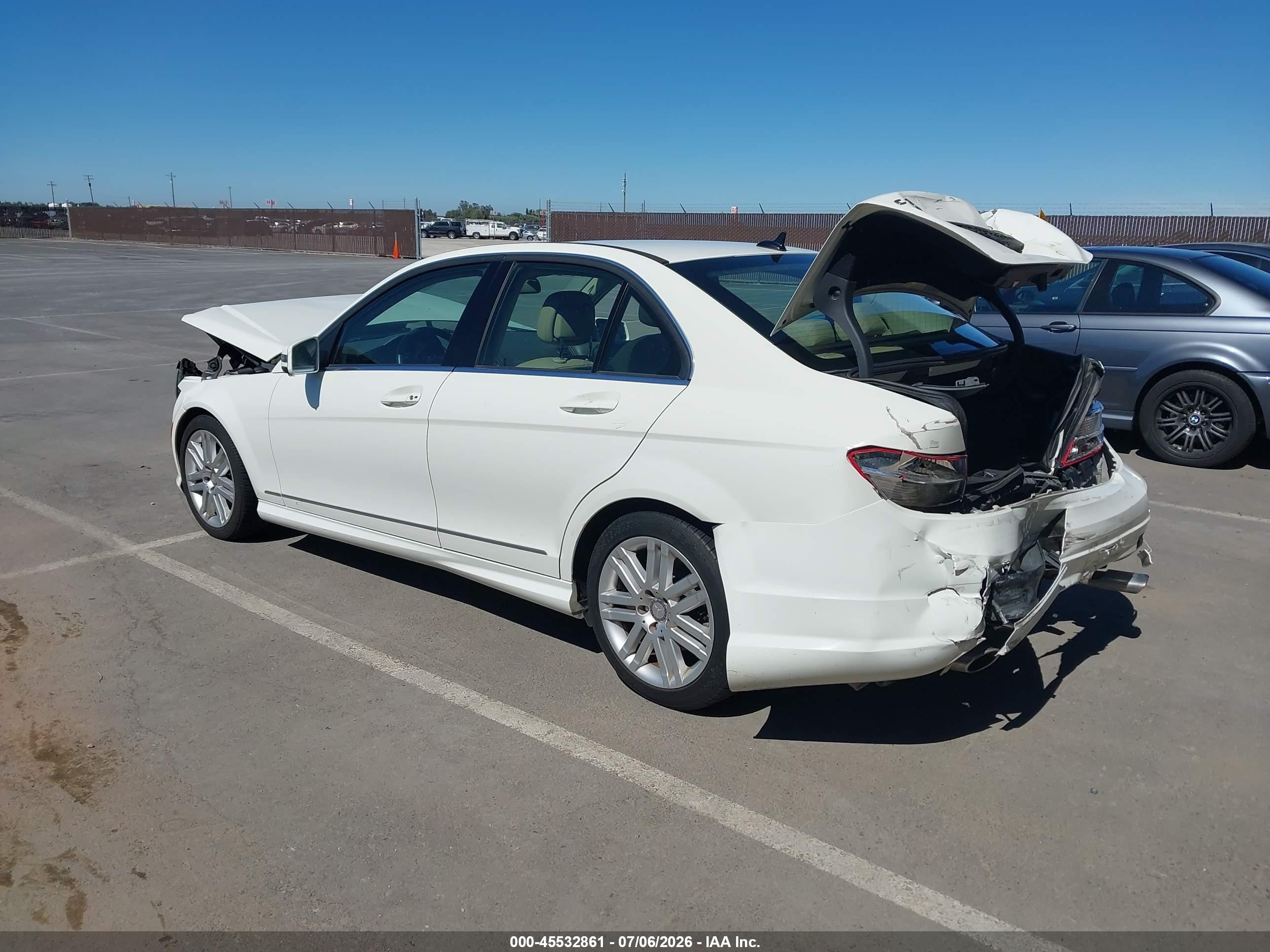 2011 Mercedes-benz C 300 Luxury/sport White vin: WDDGF5EB3BA452578