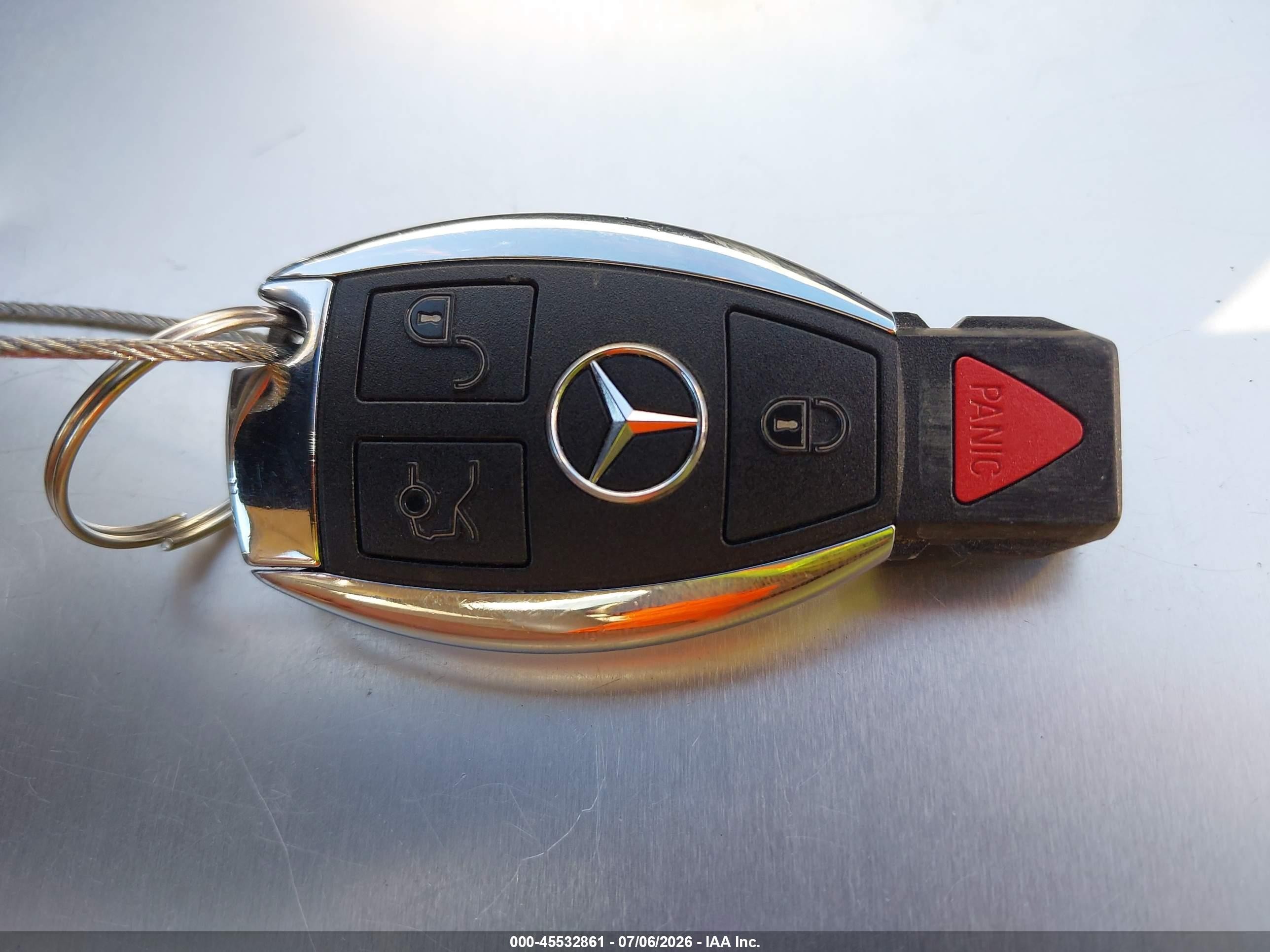 2011 Mercedes-benz C 300 Luxury/sport White vin: WDDGF5EB3BA452578