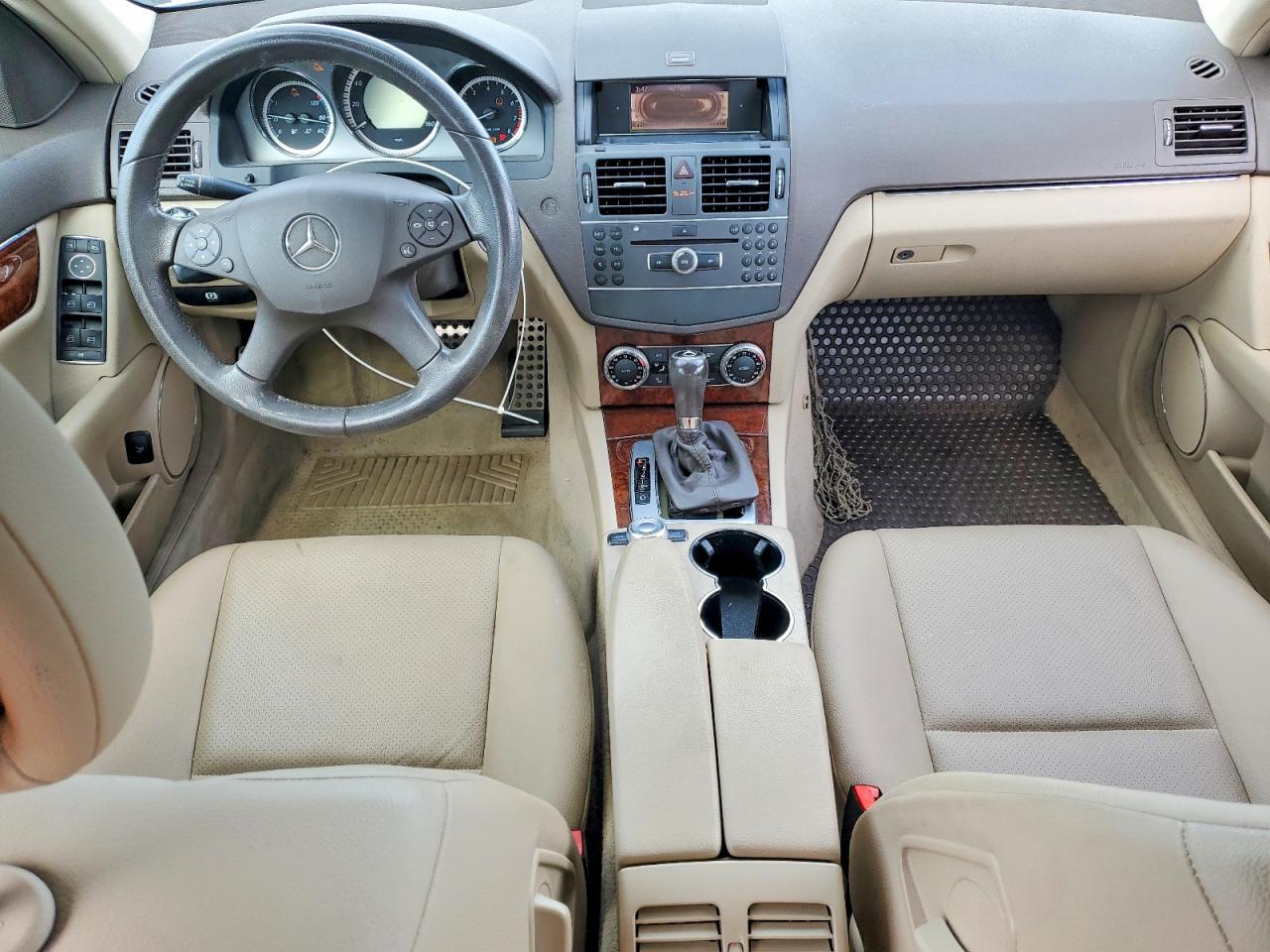 2011 Mercedes-benz C 300 White vin: WDDGF5EB3BA479683