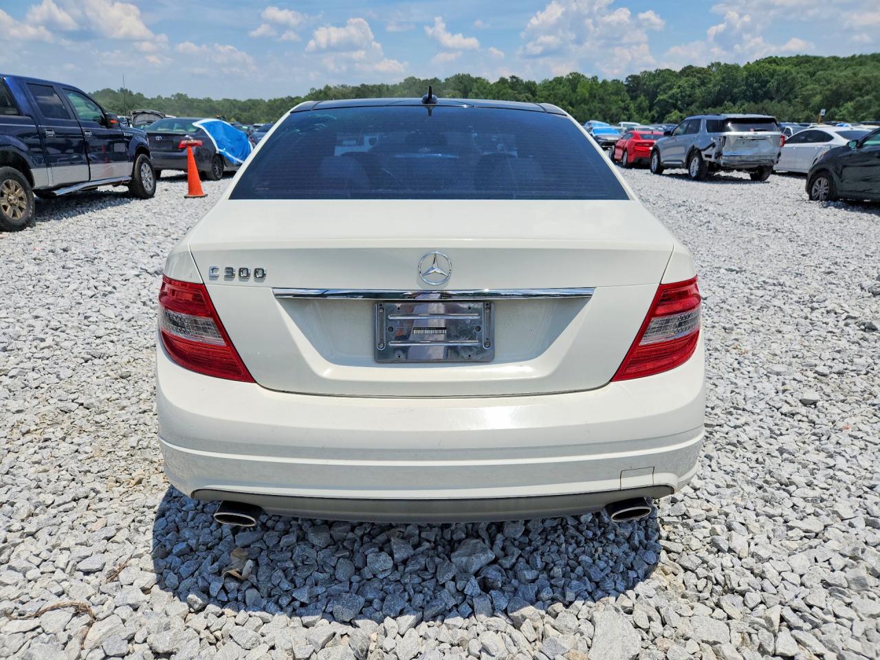 2011 Mercedes-benz C 300 White vin: WDDGF5EB3BA509572