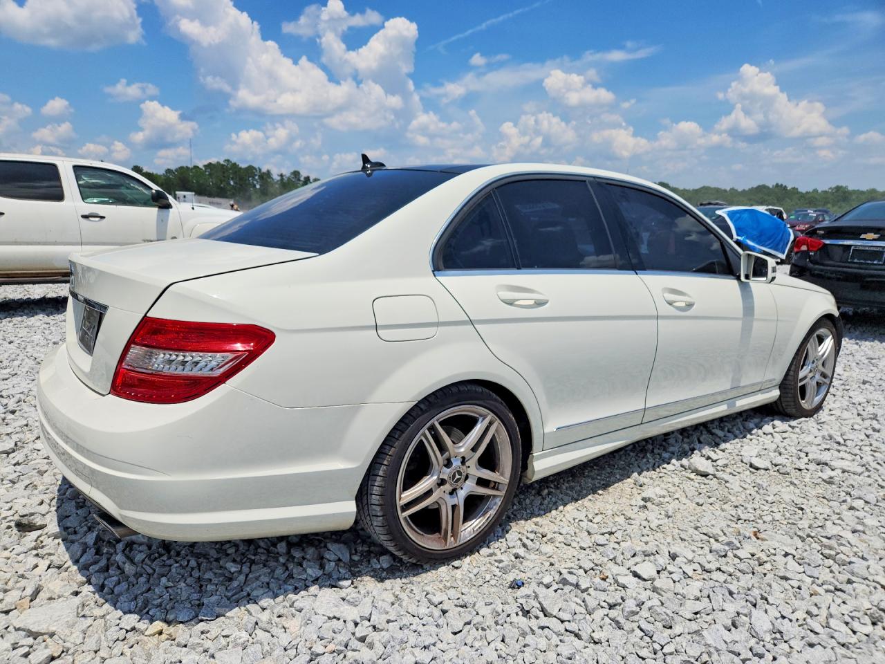 2011 Mercedes-benz C 300 White vin: WDDGF5EB3BA509572