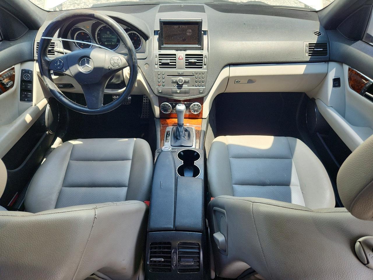 2011 Mercedes-benz C 300 White vin: WDDGF5EB3BA509572