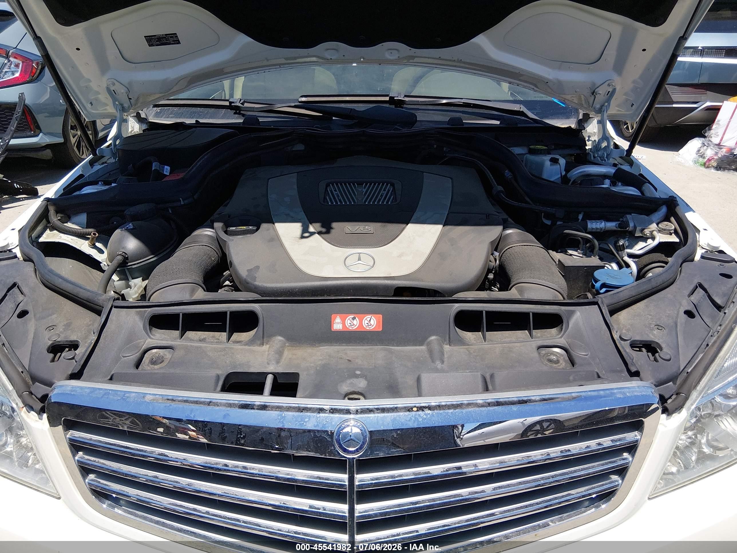 2011 Mercedes-benz C 300 Luxury Белый vin: WDDGF5EB3BR146854