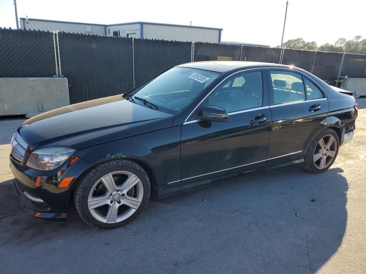 2011 Mercedes-benz C 300 Черный vin: WDDGF5EB3BR156655