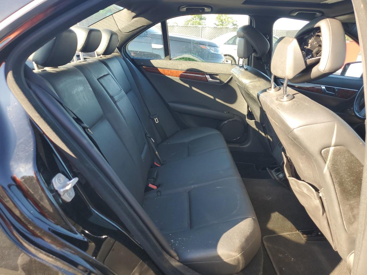 2011 Mercedes-benz C 300 Черный vin: WDDGF5EB3BR156655