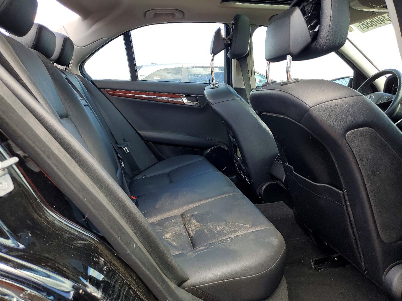 2011 Mercedes-benz C 300 Черный vin: WDDGF5EB3BR158454