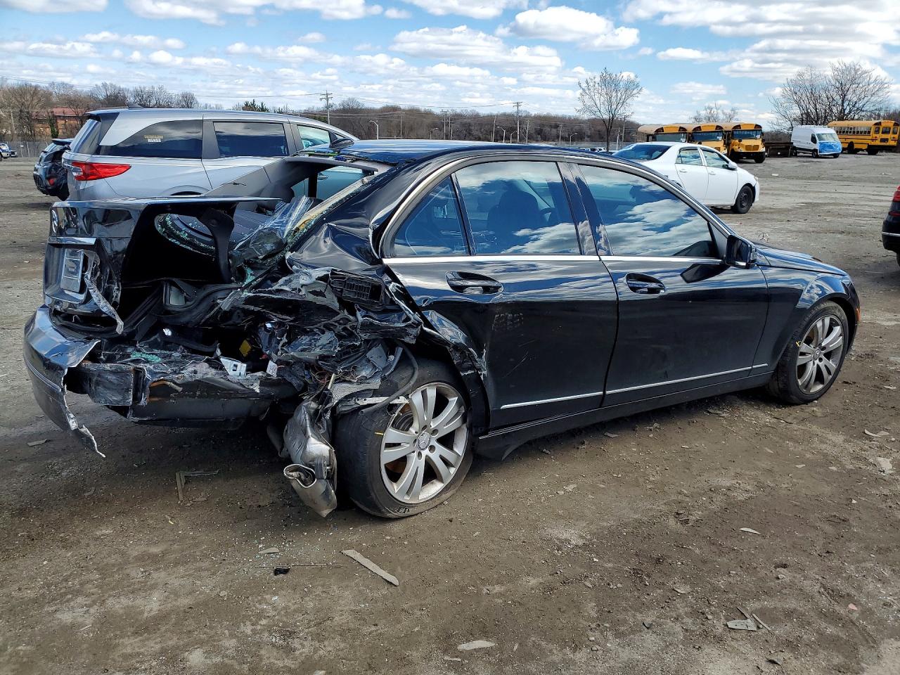 2011 Mercedes-benz C 300 Черный vin: WDDGF5EB3BR158454