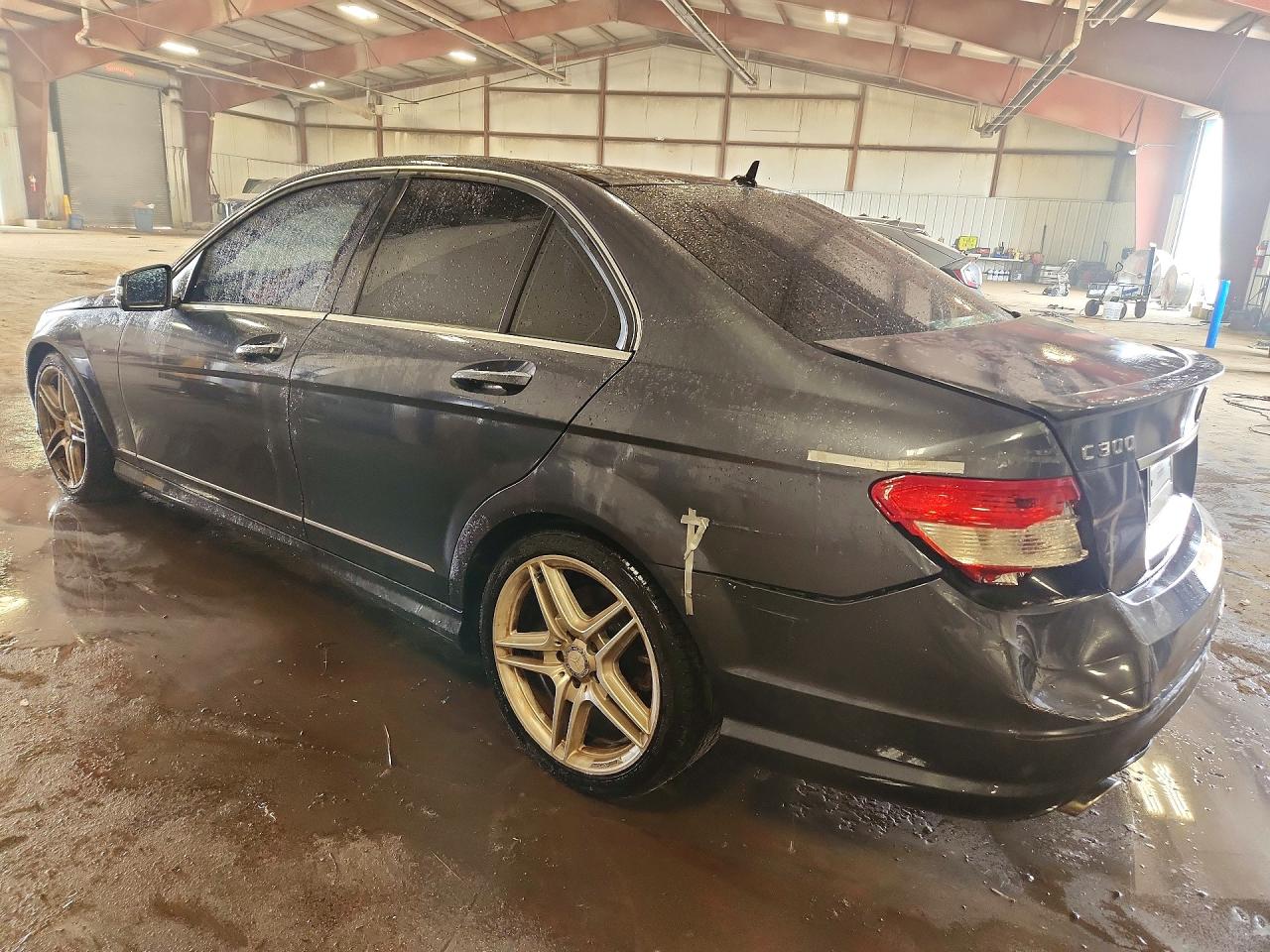 2011 Mercedes-benz C 300 Gray vin: WDDGF5EB3BR168675