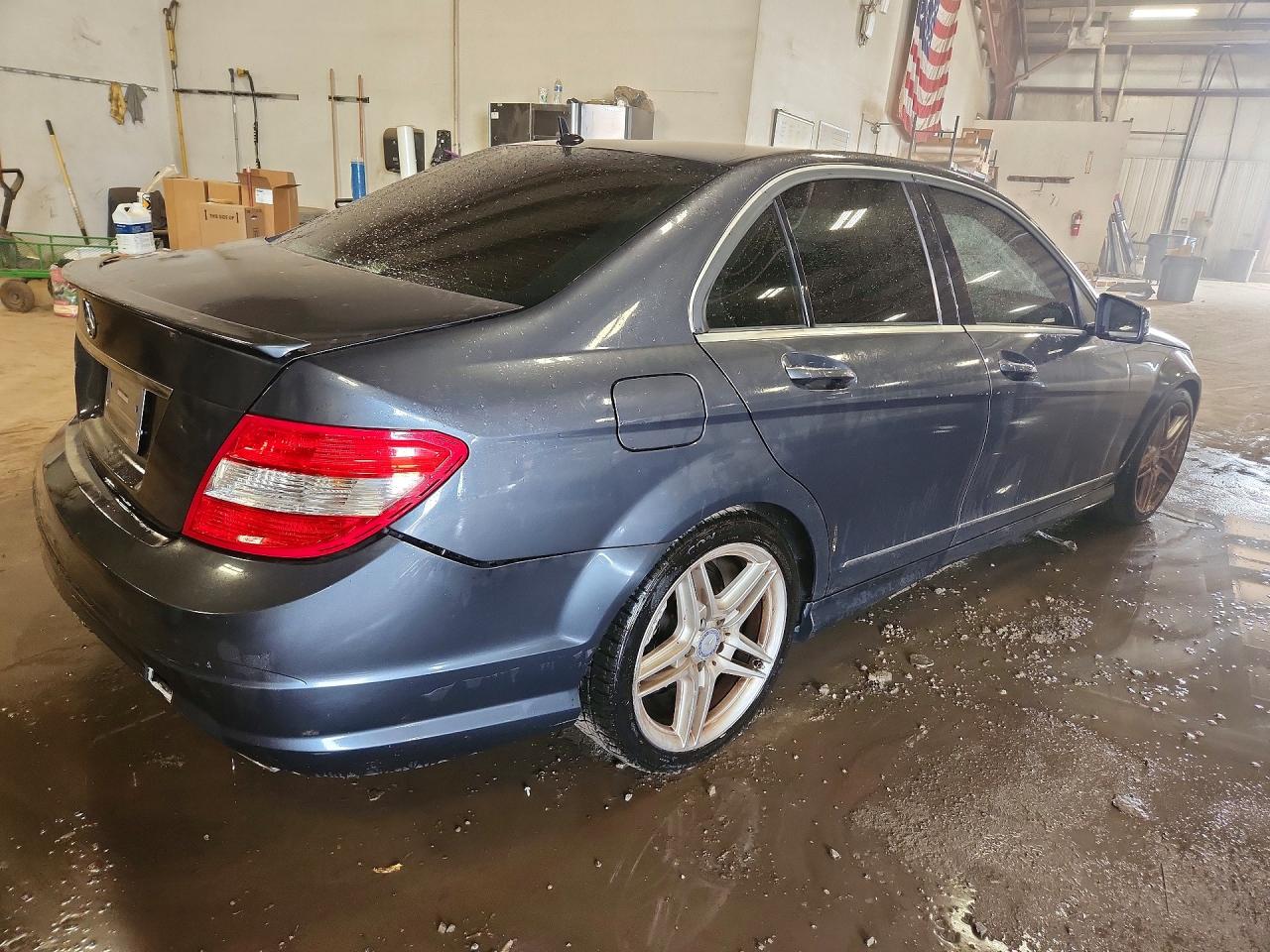 2011 Mercedes-benz C 300 Gray vin: WDDGF5EB3BR168675