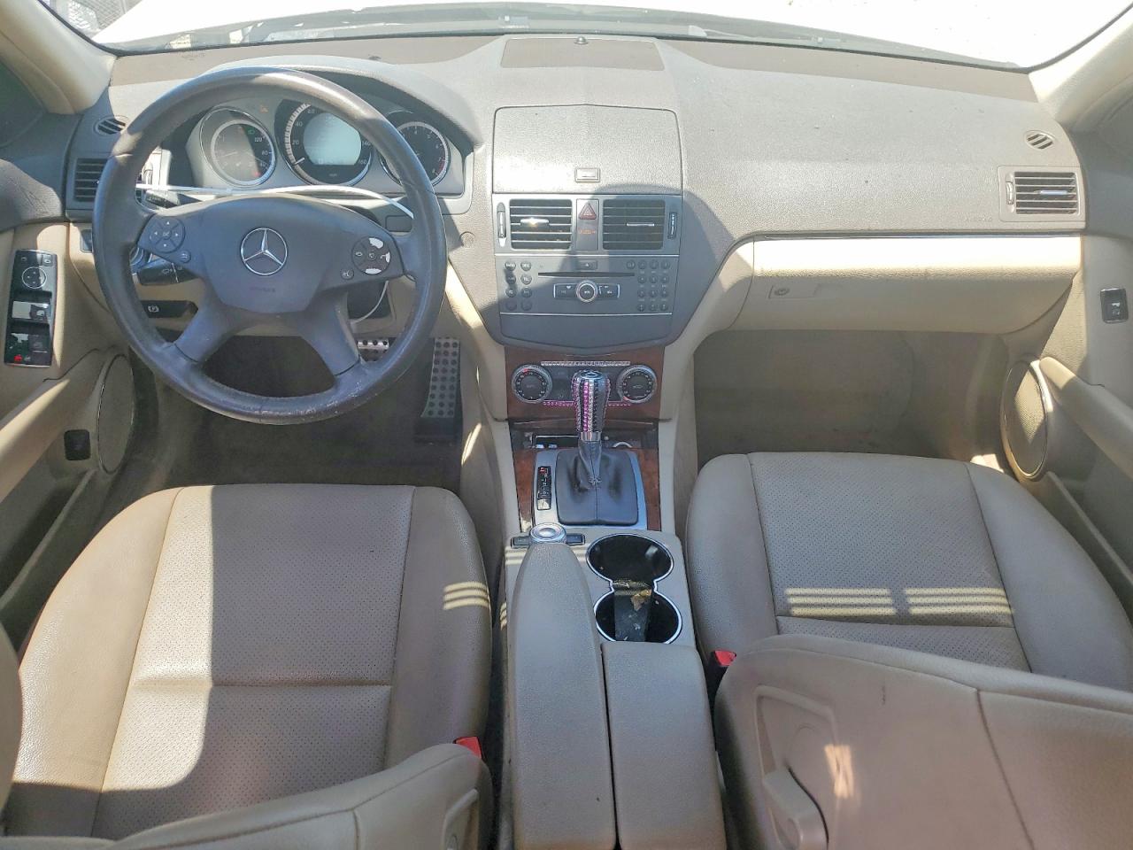 2011 Mercedes-benz C 300 White vin: WDDGF5EB3BR170541